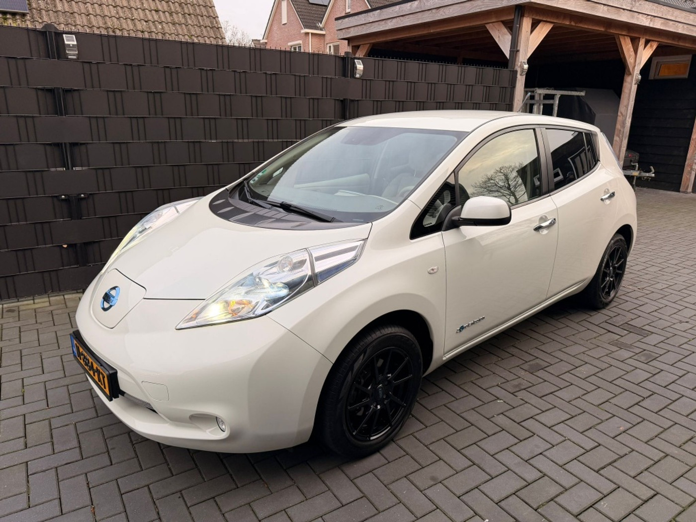 Nissan Leaf Base 24 kWh 2013 - voorkant