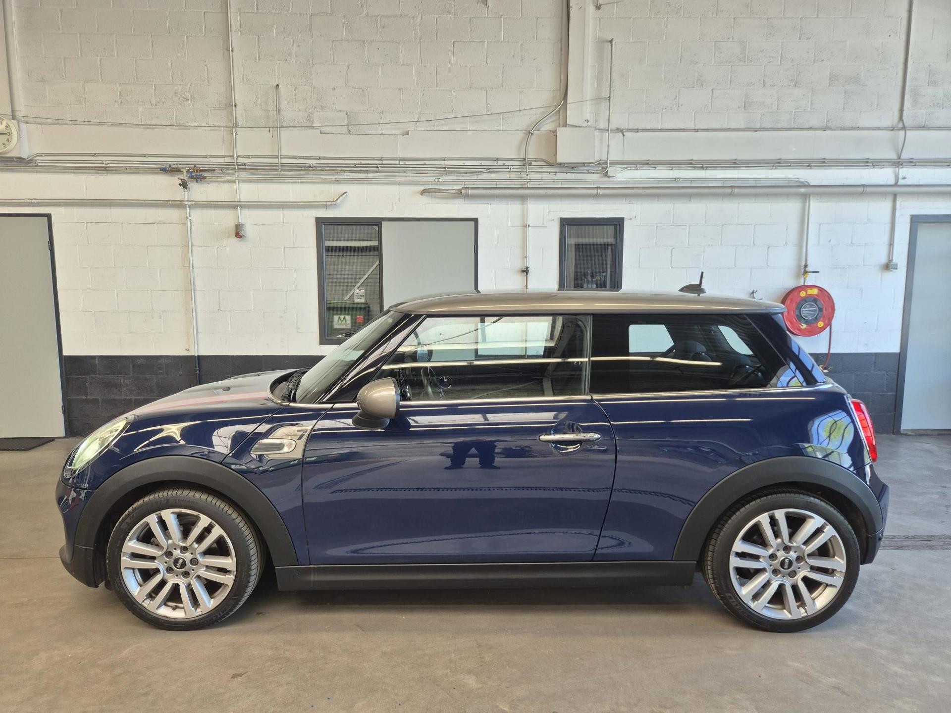 Mini Cooper 1.5 Cooper Chili Serious Business Harman Kardon 2017 - voorkant