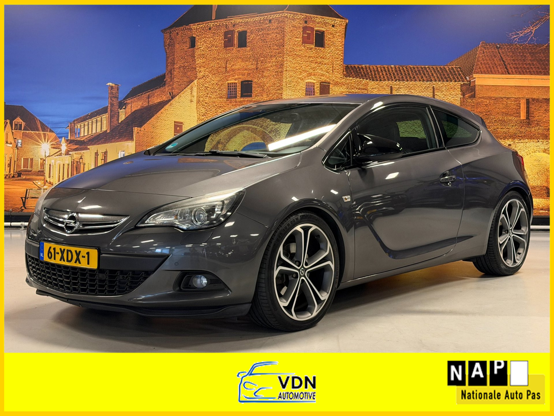 Opel Astra GTC 1.6 Turbo Sport Leer Xenon Carplay PDC 2012 - voorkant