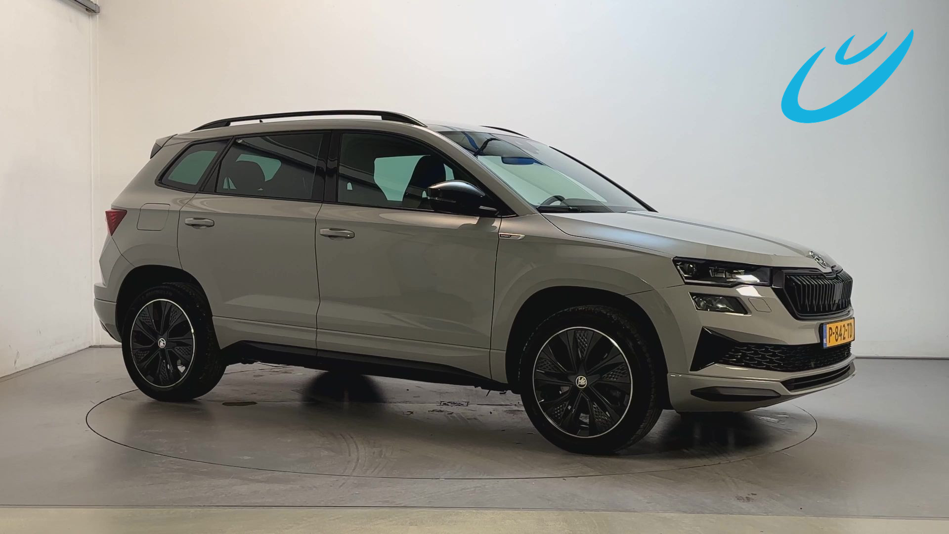 Skoda Karoq 1.5 TSI 150pk ACT Sportline Business Camera Stoelverwarming Sfeerverlichting 2022 - voorkant