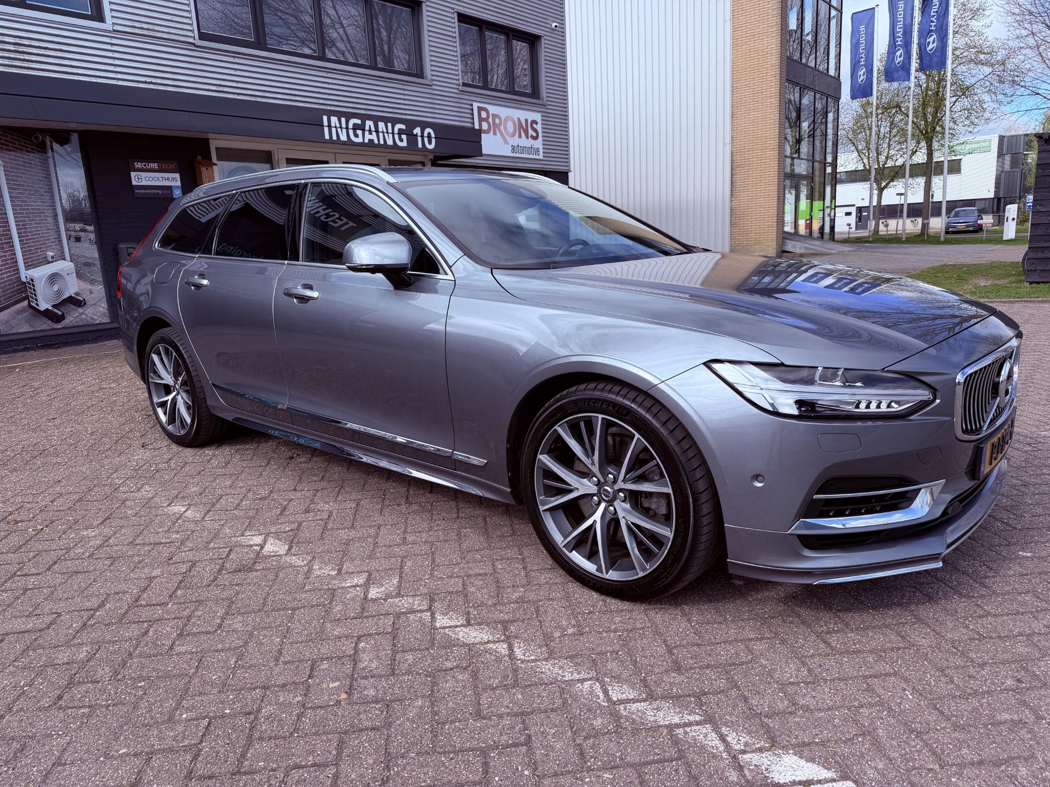 Foto van Volvo V90 T8 Twin Engine