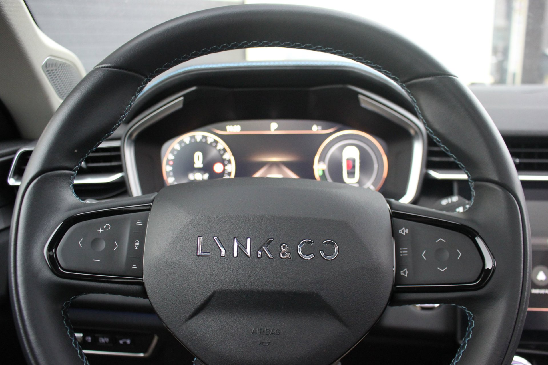 Foto van Lynk&co LYNK & Co 01