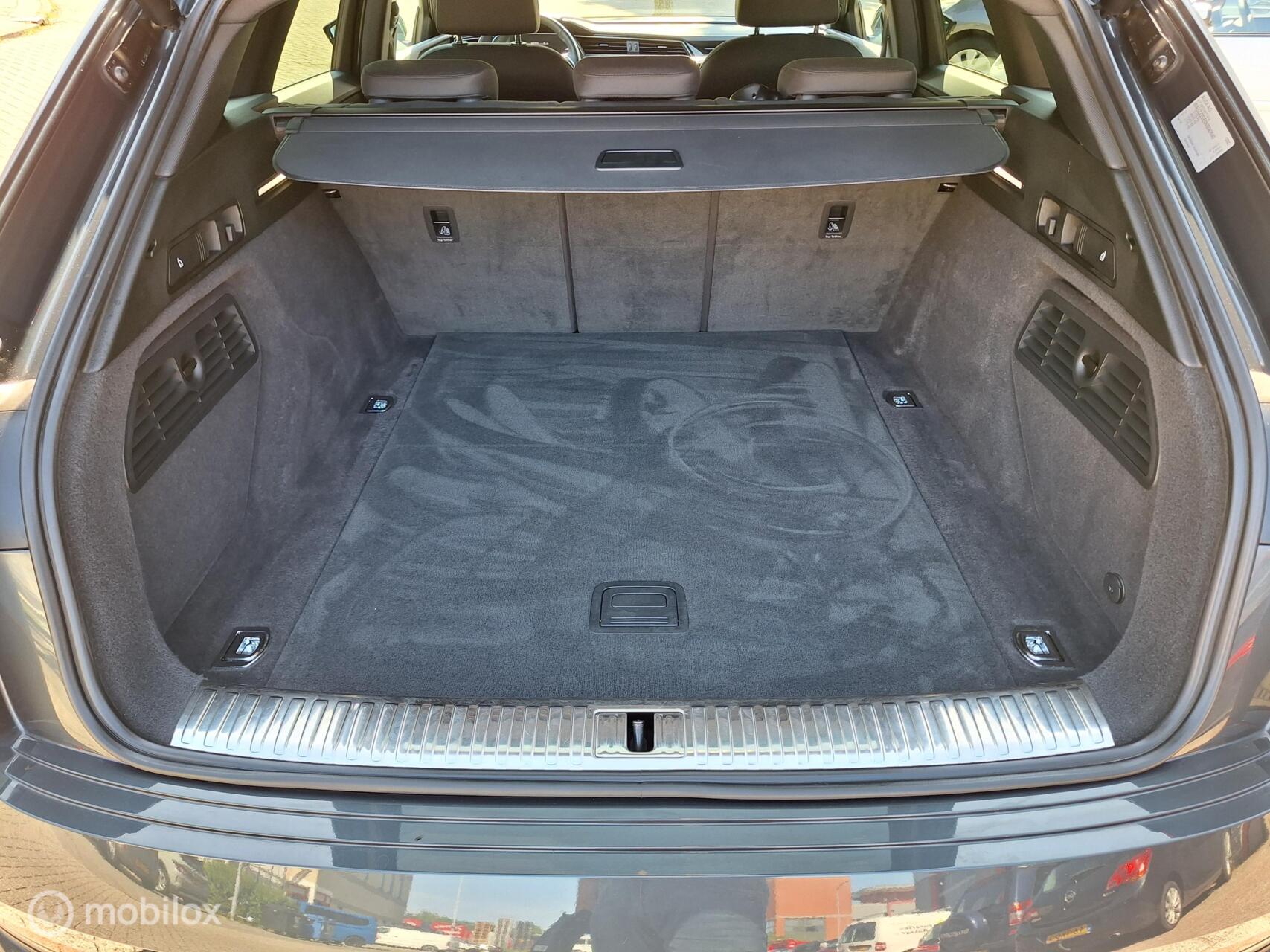 Foto van Audi E-tron 55