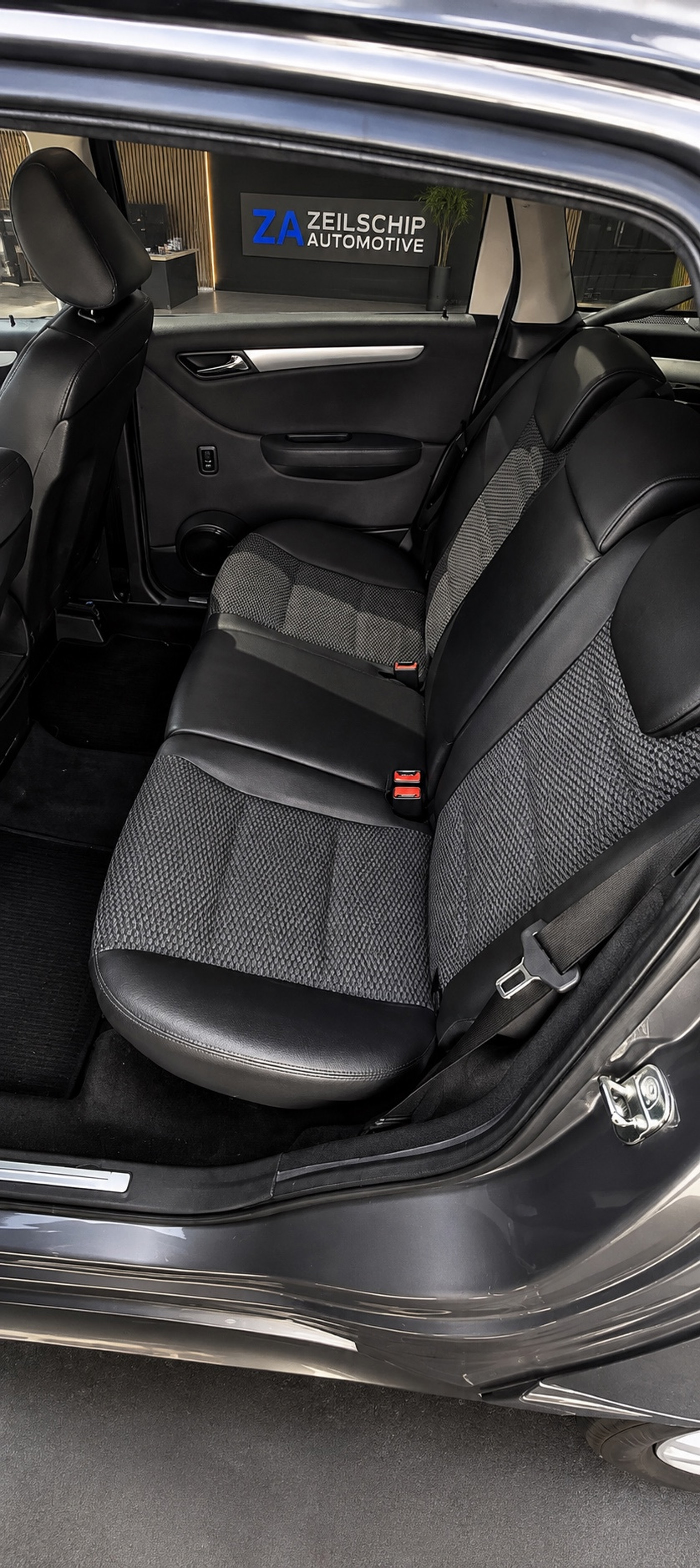 Foto van Mercedes-Benz B 200