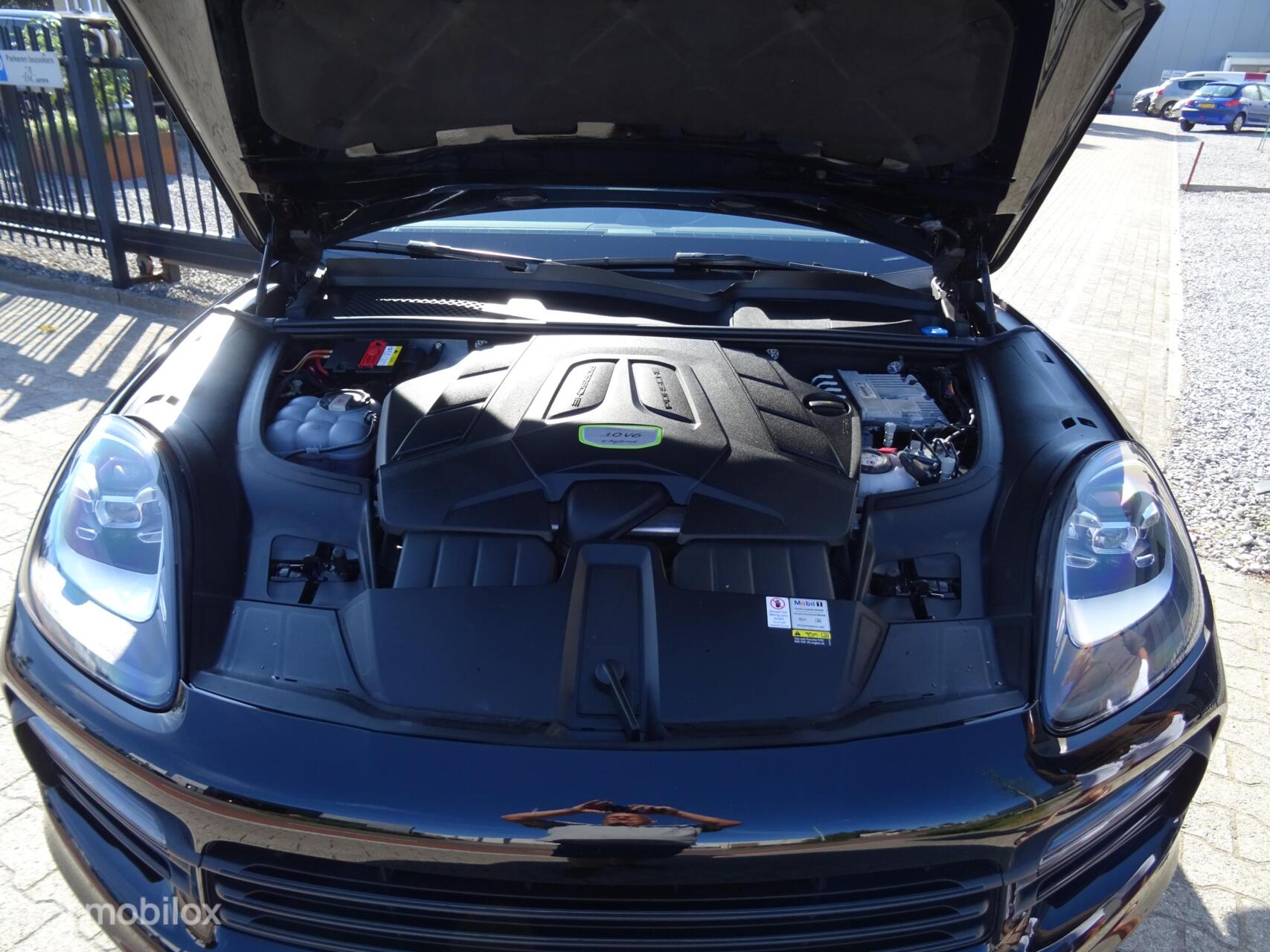 Foto van Porsche Cayenne E-hybrid