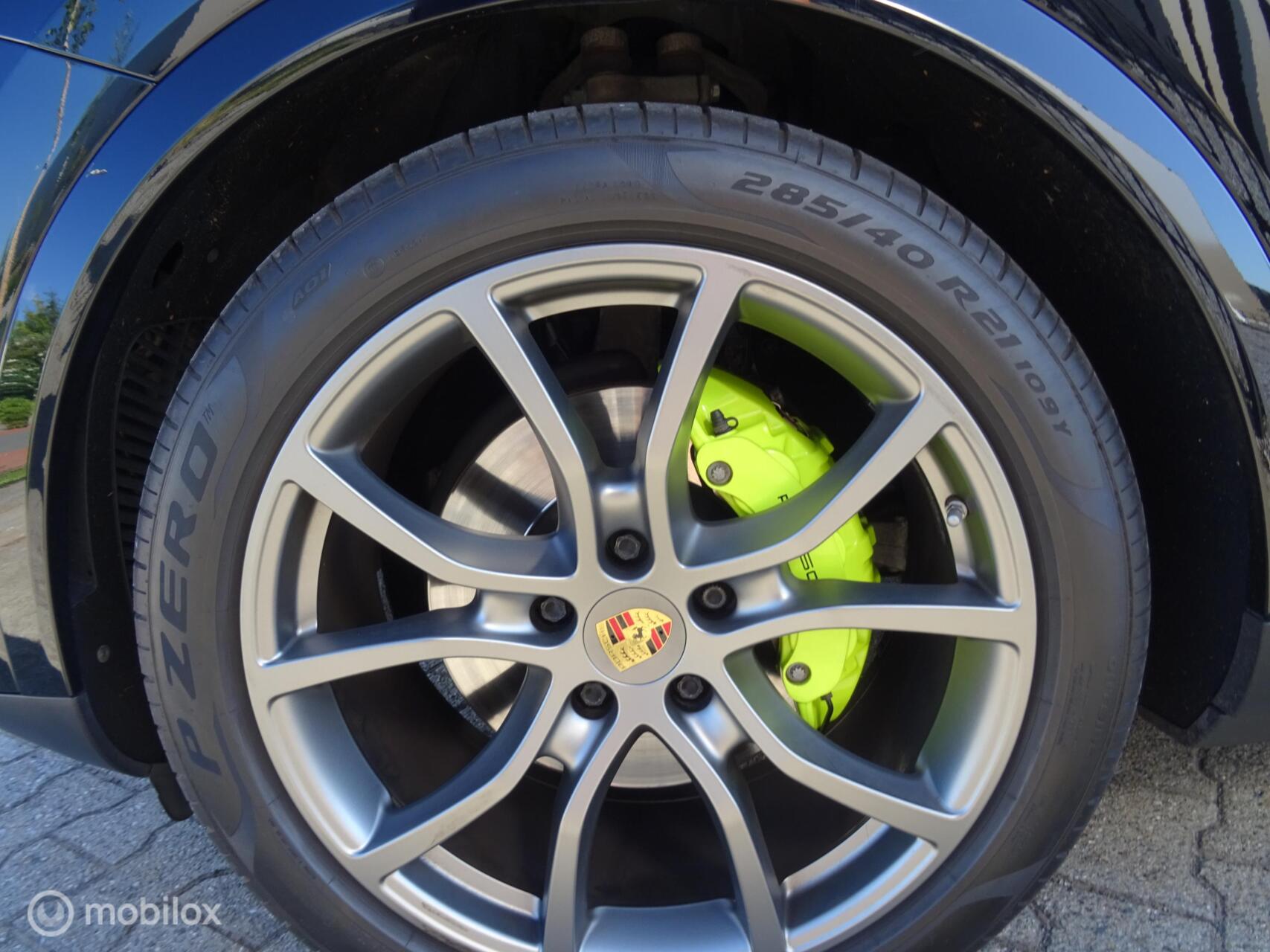 Foto van Porsche Cayenne E-hybrid