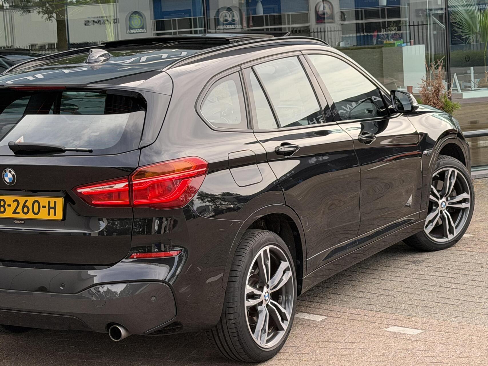 Foto van BMW X1 Xdrive20i