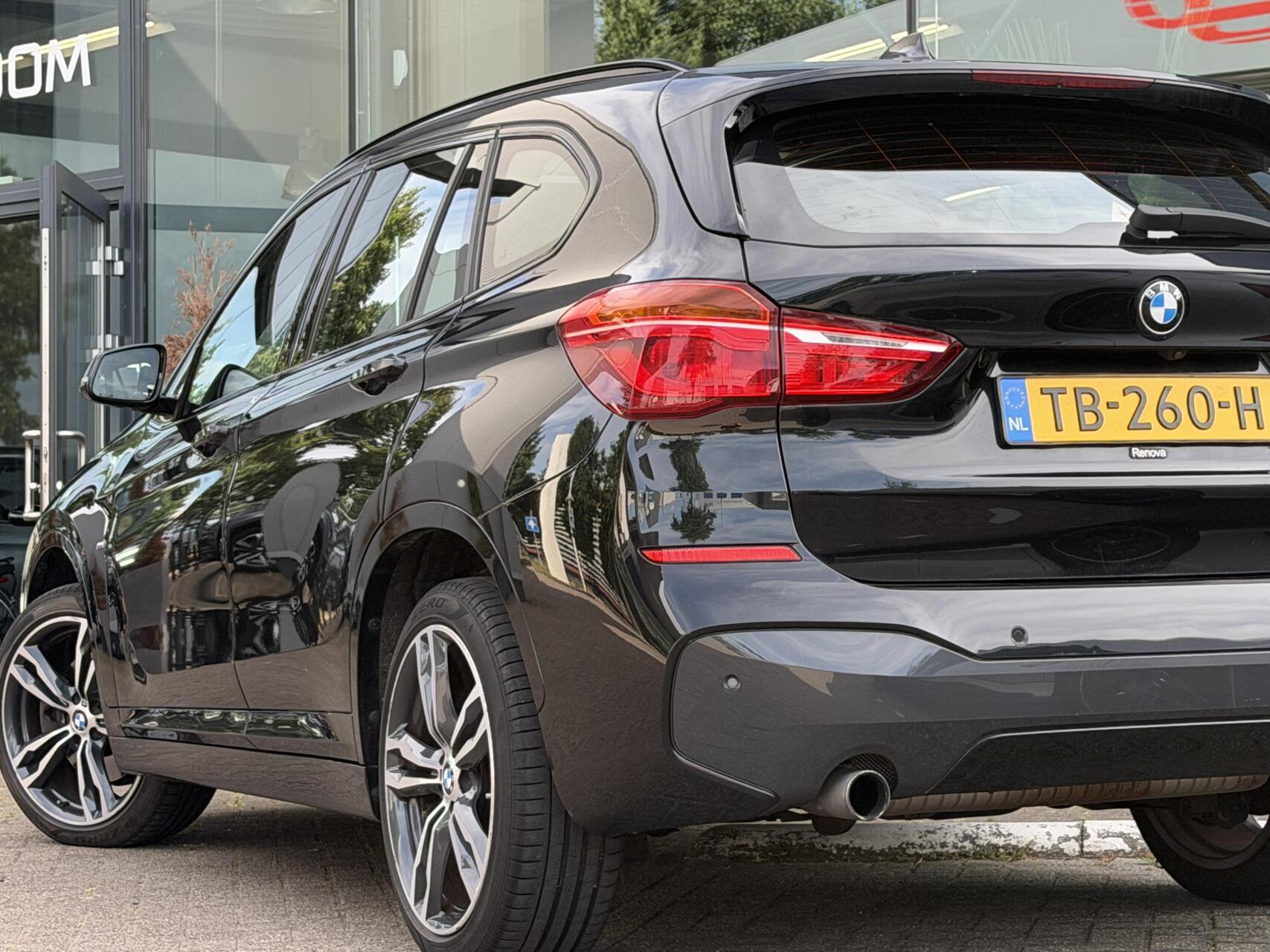 Foto van BMW X1 Xdrive20i
