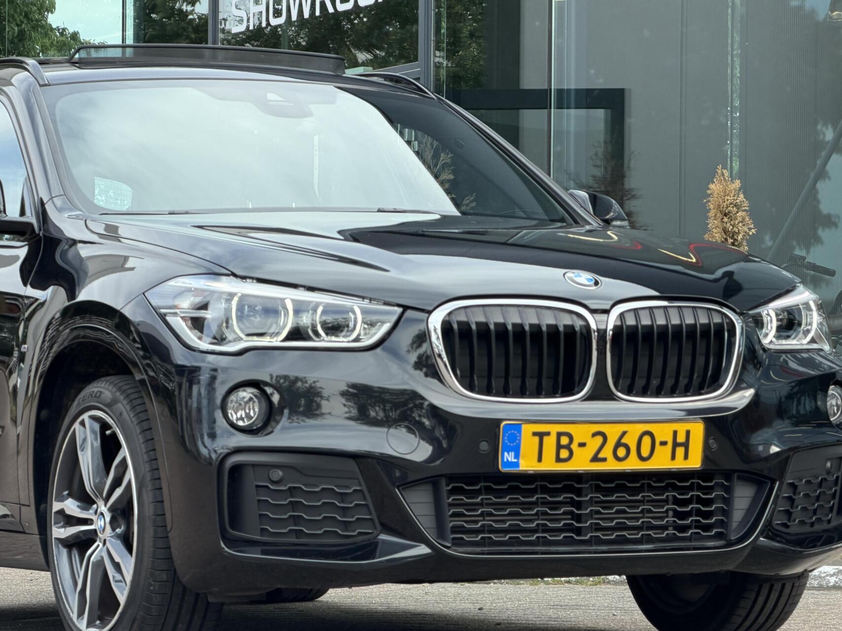 Foto van BMW X1 Xdrive20i