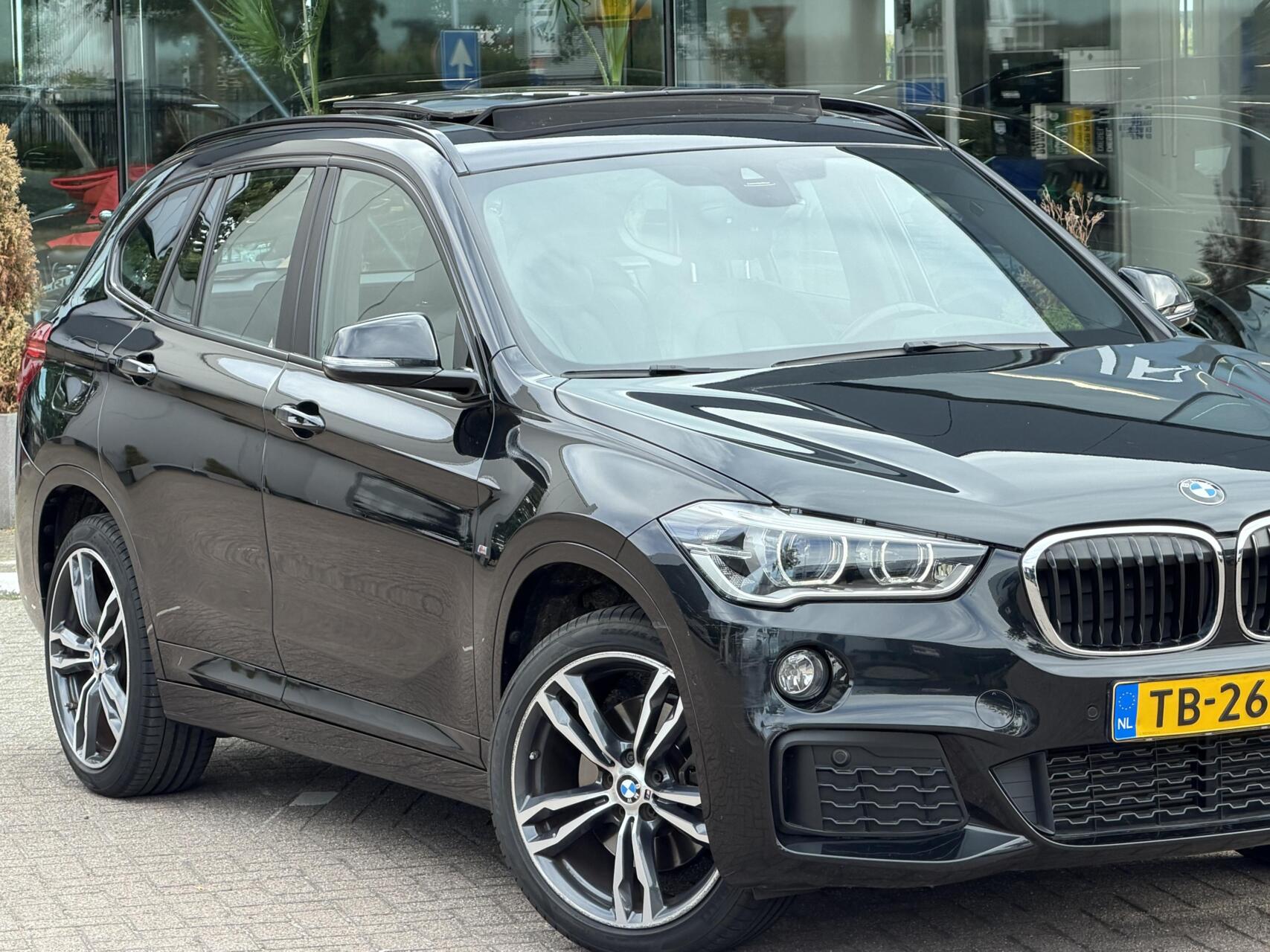 Foto van BMW X1 Xdrive20i