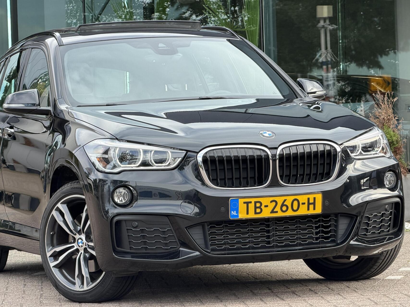 Foto van BMW X1 Xdrive20i