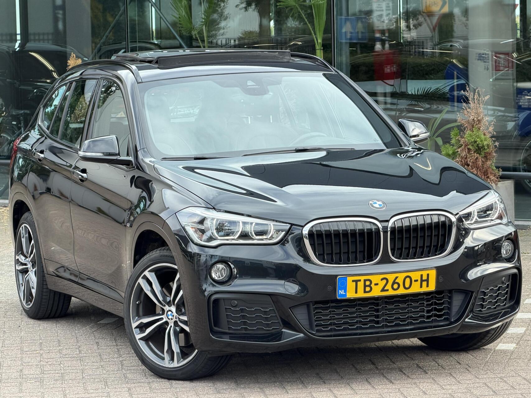 Foto van BMW X1 Xdrive20i