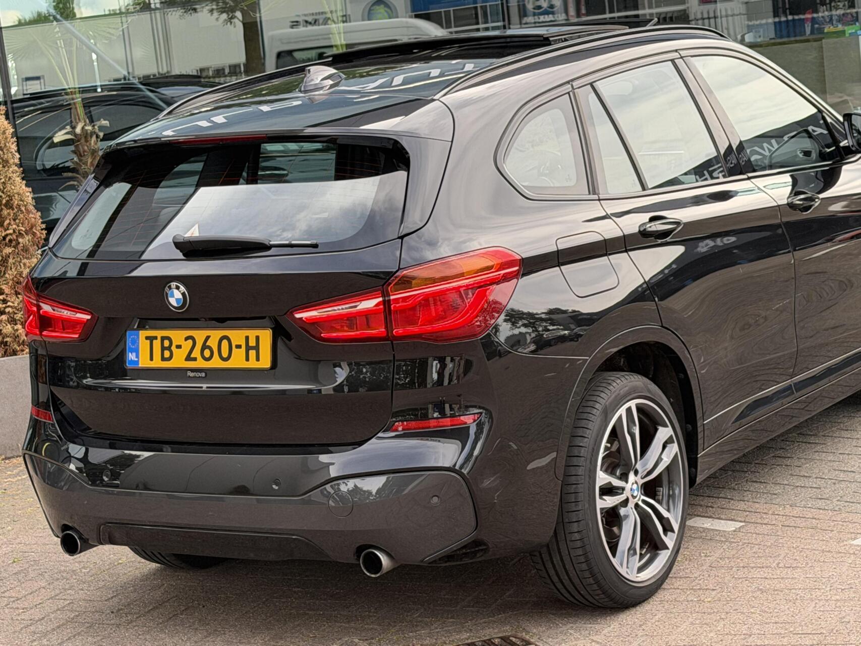 Foto van BMW X1 Xdrive20i
