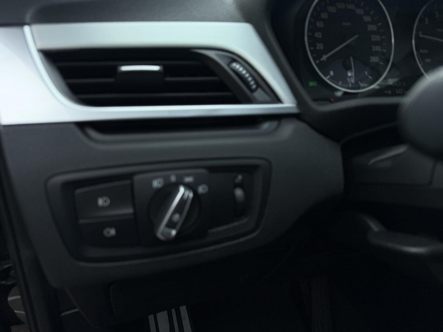 Foto van BMW X1 Xdrive20i