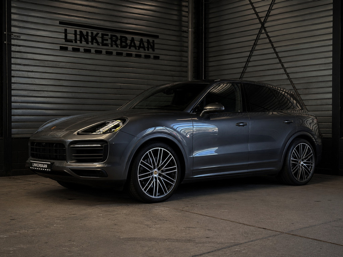 Porsche Cayenne E-hybrid 3.0 E-Hybrid | SOH 83% | Panorama | Bose | Luchtvering | SportDesign | 22 inch | NL Auto | 2021 - voorkant