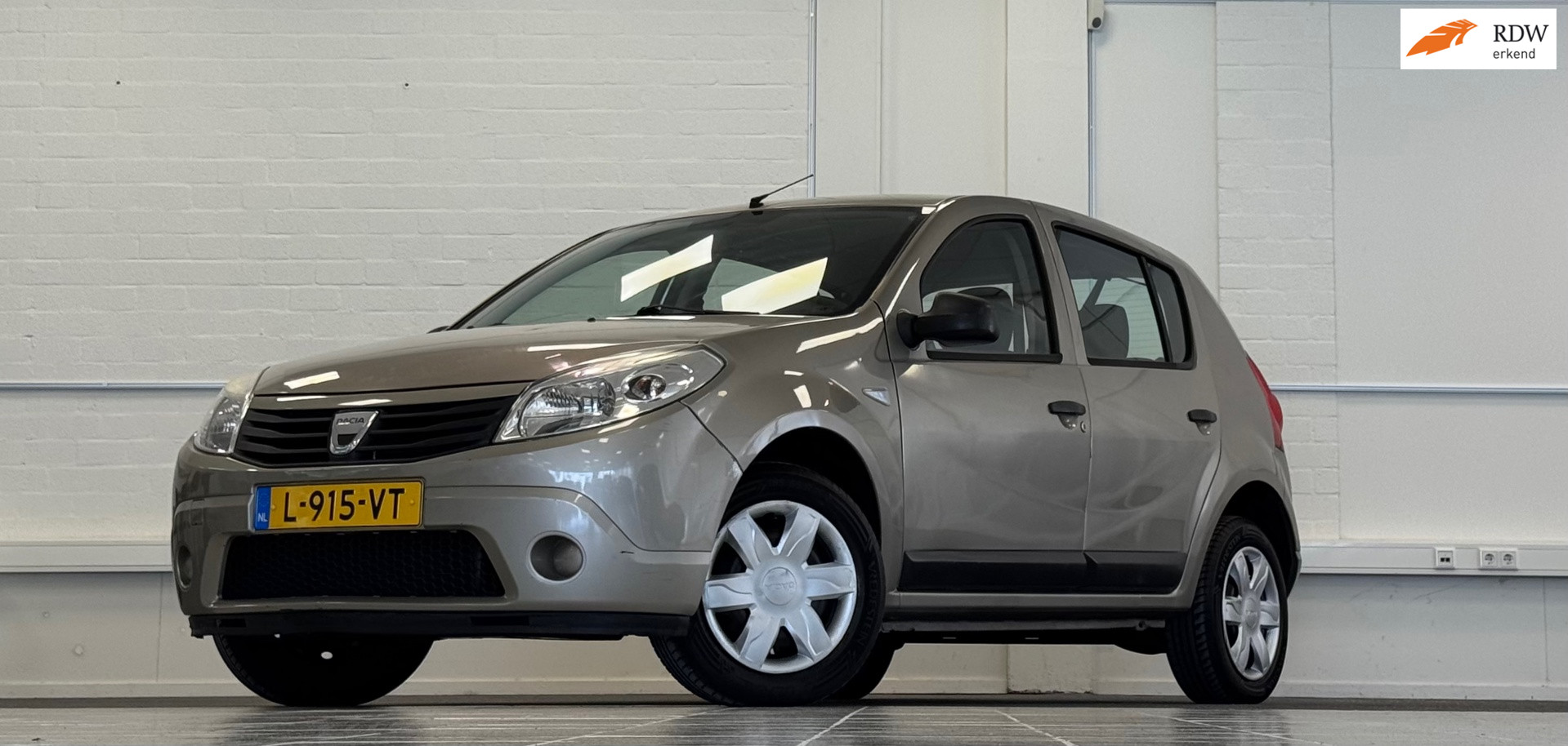 Dacia Sandero 1.2 Lauréate 2010 - voorkant