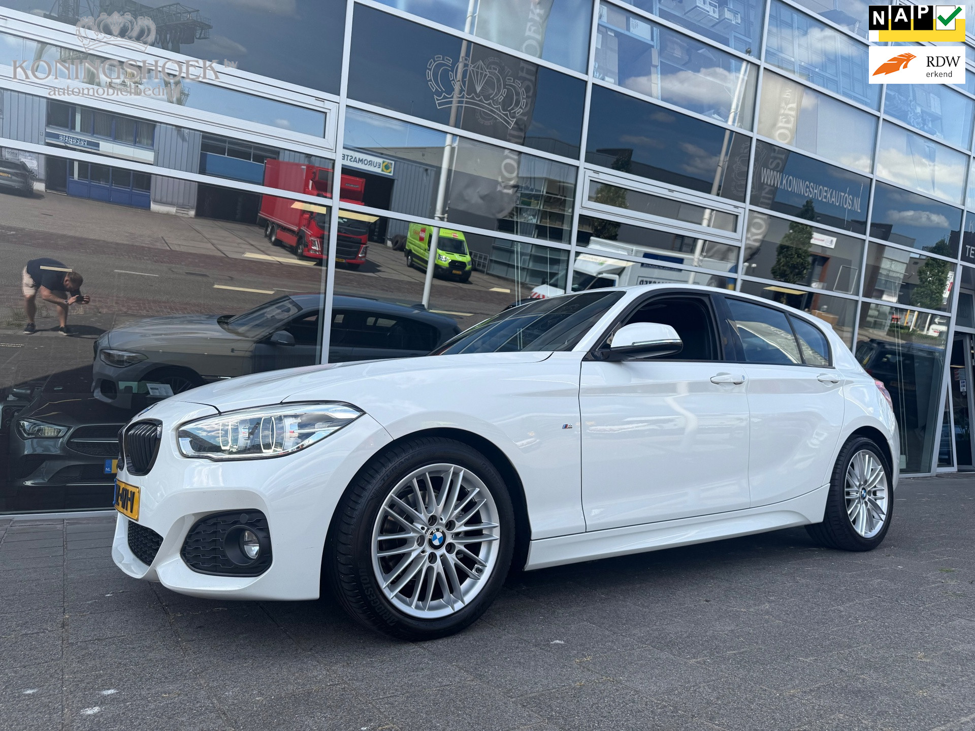BMW 118i 118i Corporate Lease Executive 2018 - voorkant