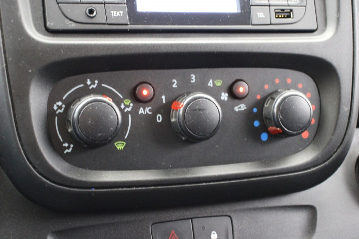 Foto van Opel Vivaro-b