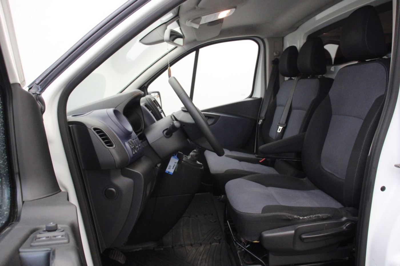 Foto van Opel Vivaro-b