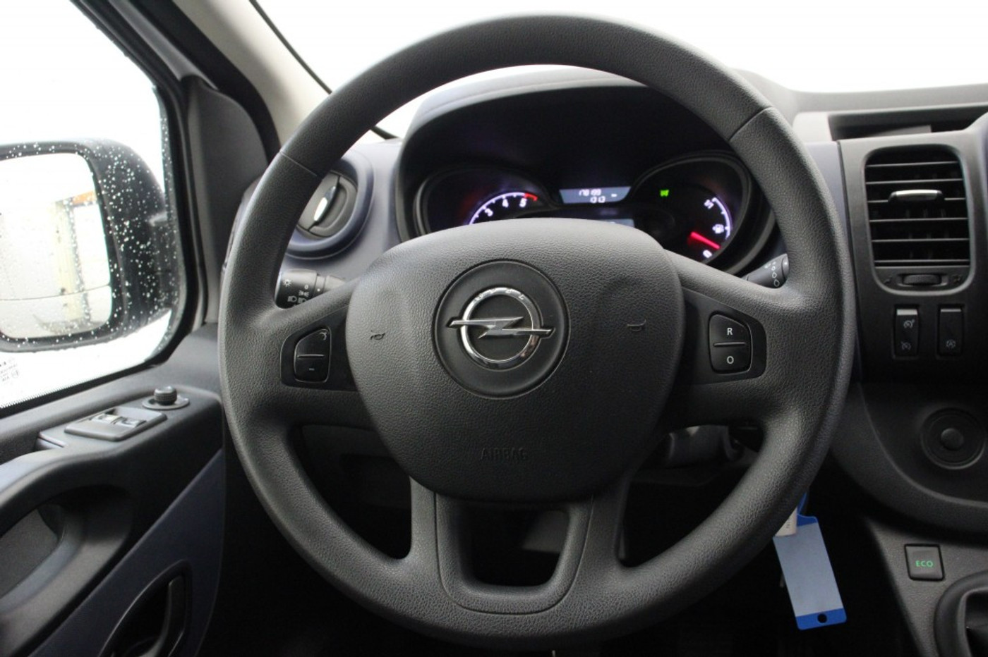 Foto van Opel Vivaro-b