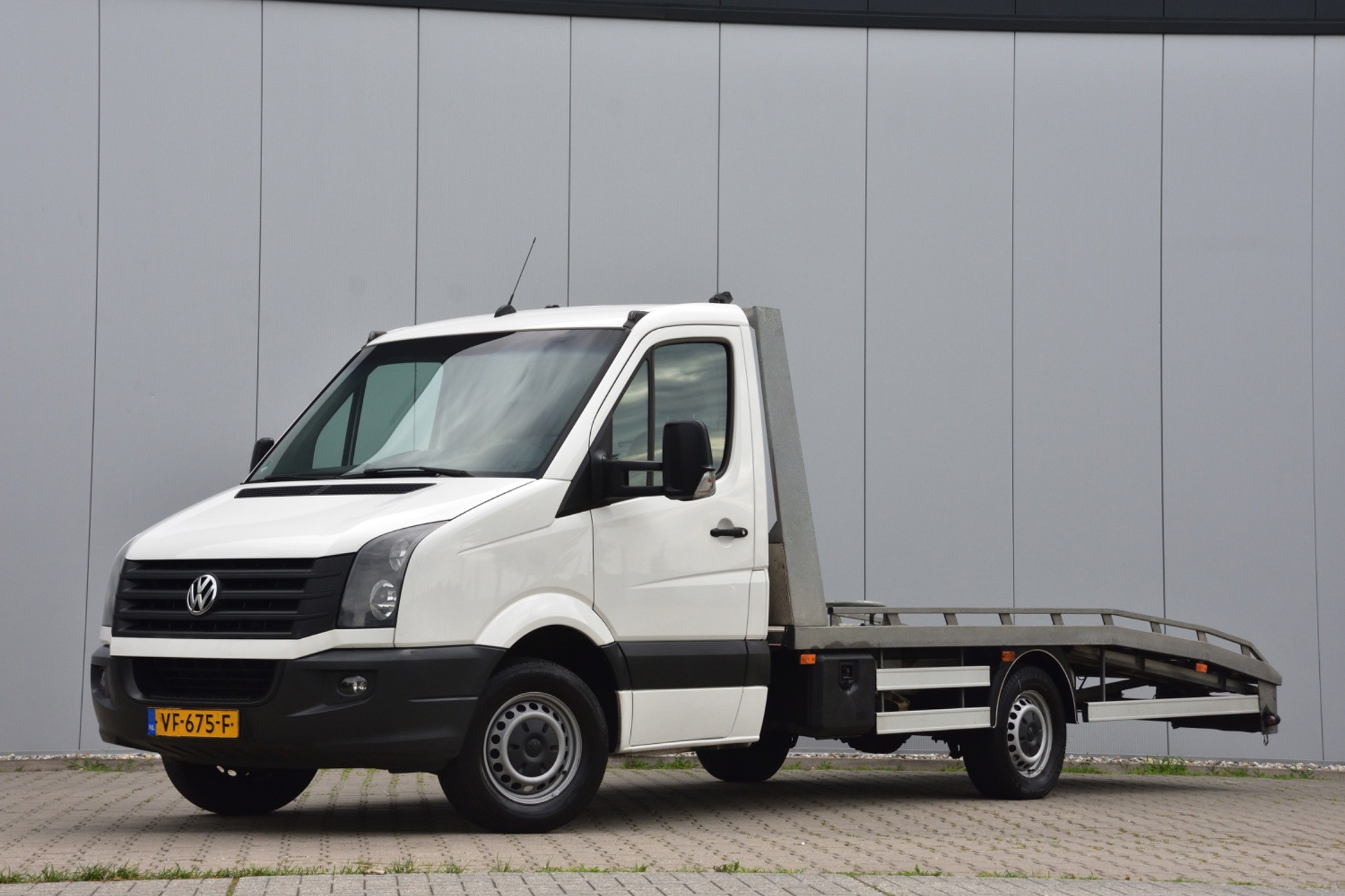 Volkswagen Crafter 35 2.0 TDI + Aanhanger, Luchtvering, Tachograaf, Navi, Airco, Goed onderhouden! Oprijwagen Autoambulance 2013 - voorkant