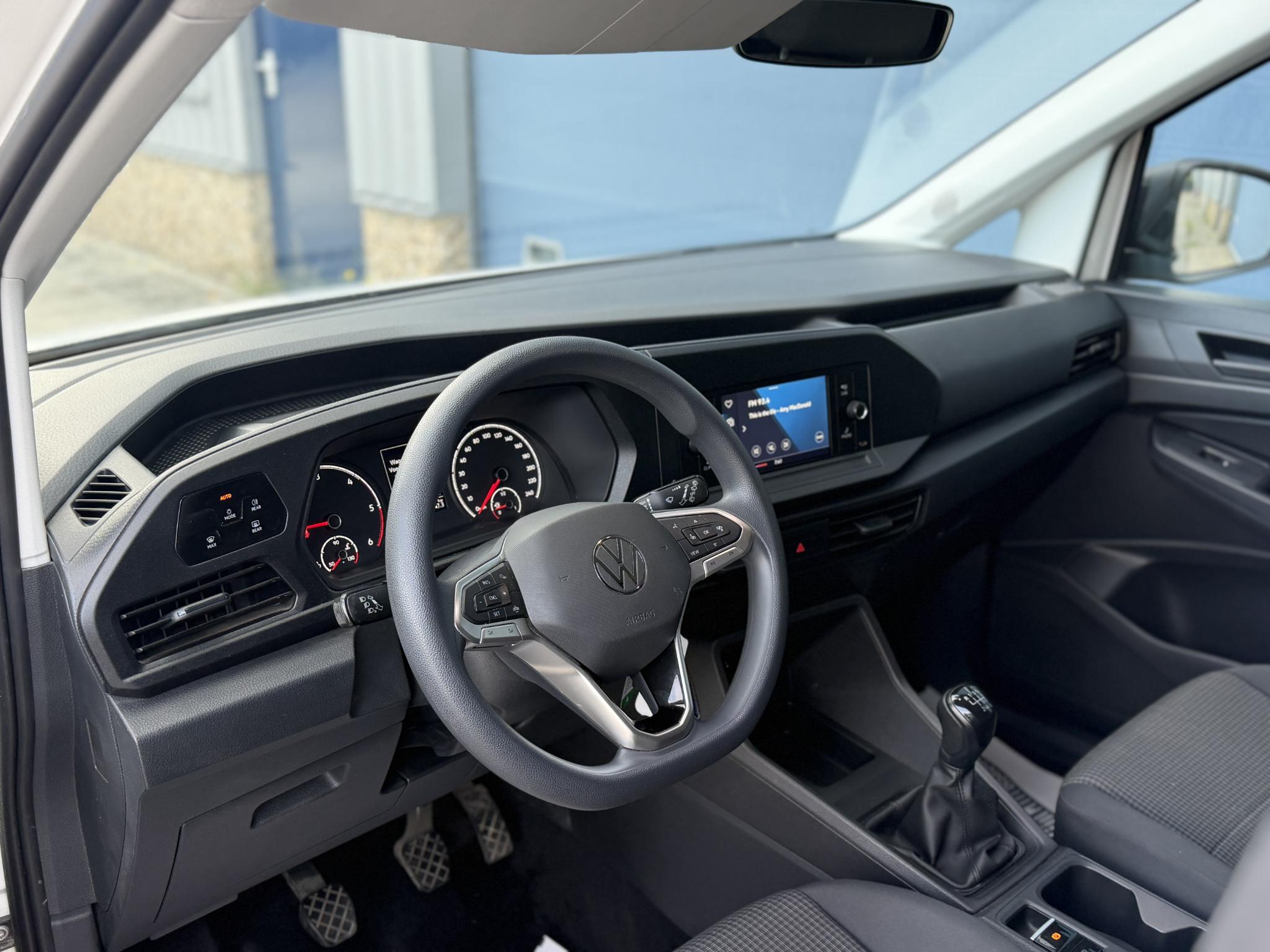 Foto van Volkswagen Caddy Modified Partition Wall
