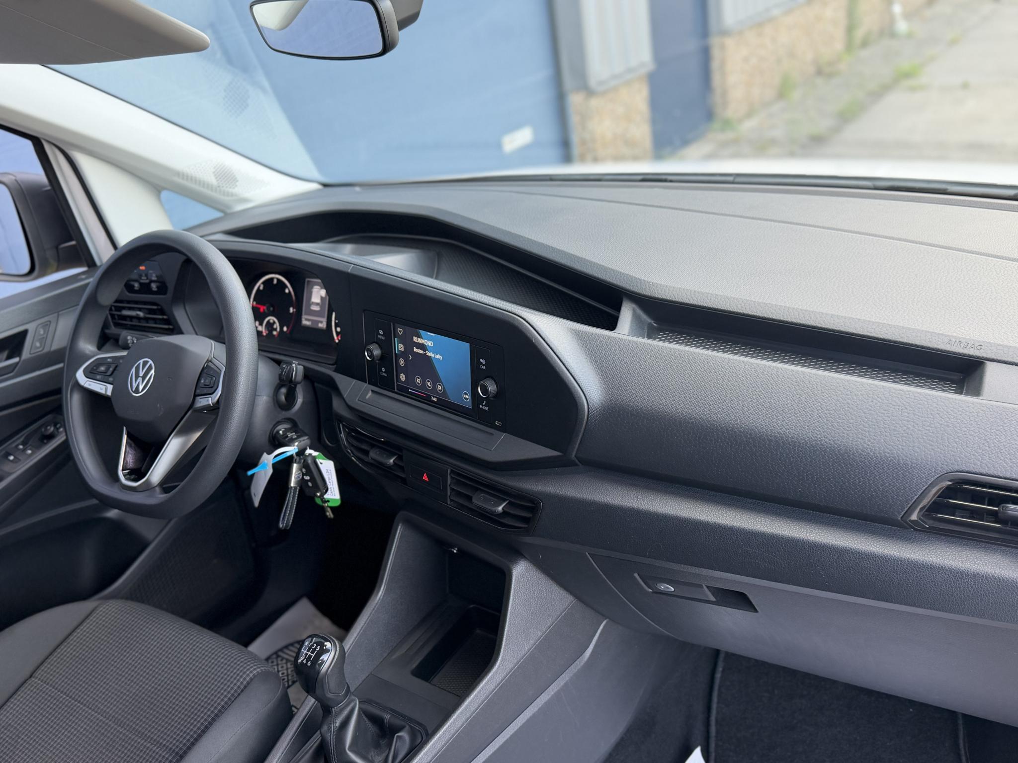 Foto van Volkswagen Caddy Modified Partition Wall