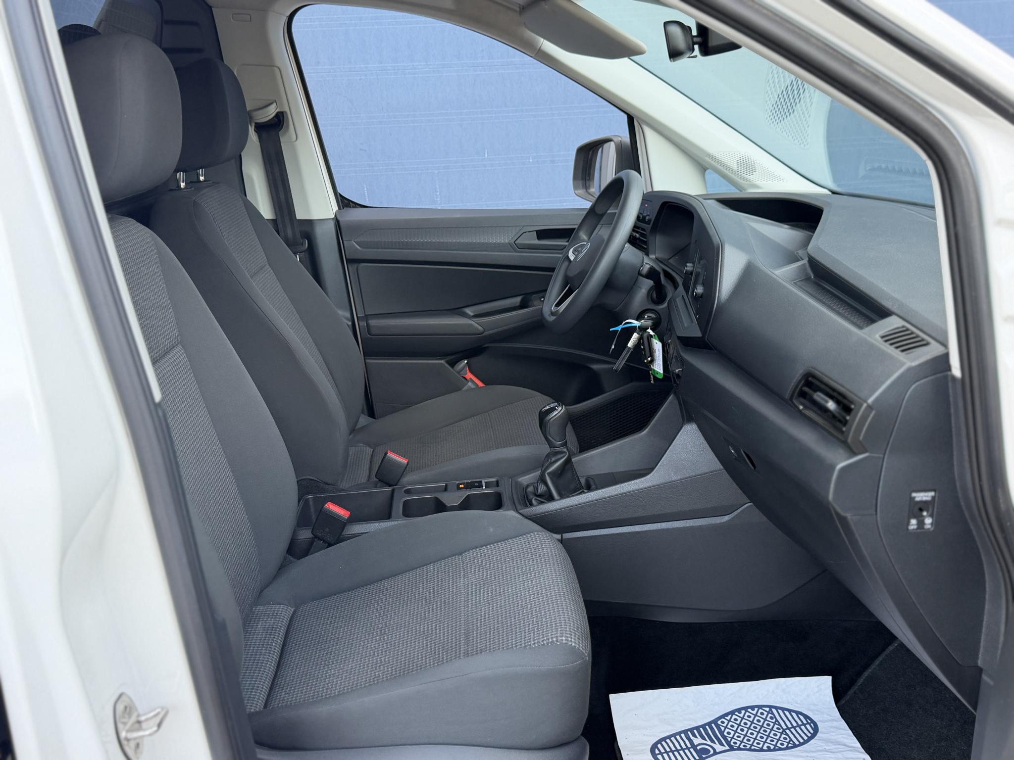 Foto van Volkswagen Caddy Modified Partition Wall