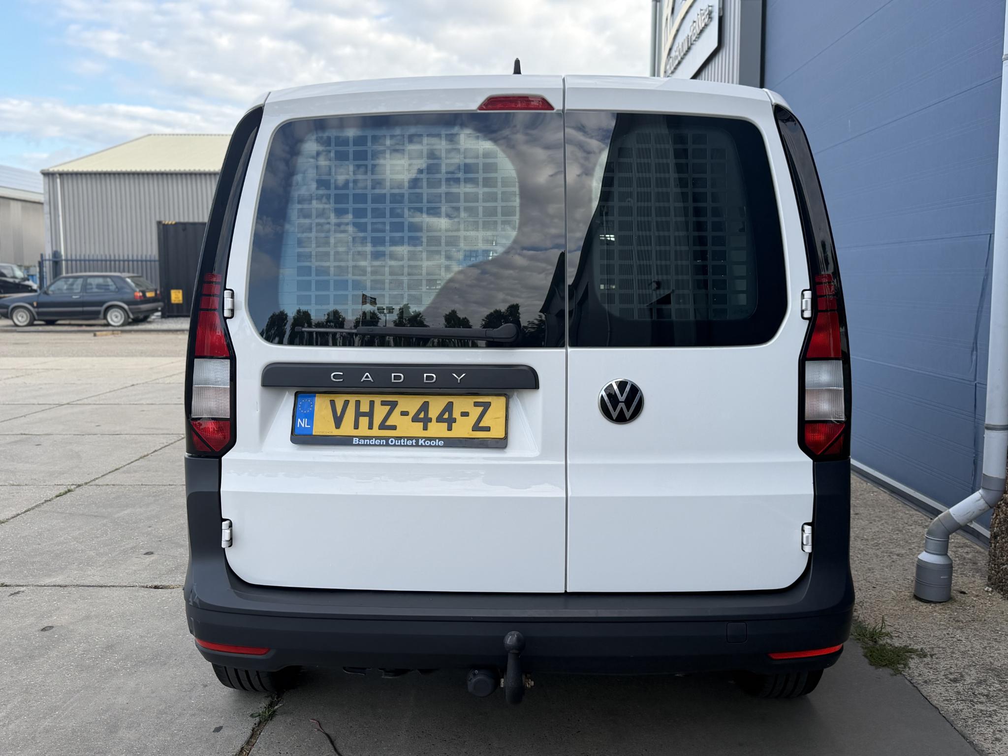 Foto van Volkswagen Caddy Modified Partition Wall