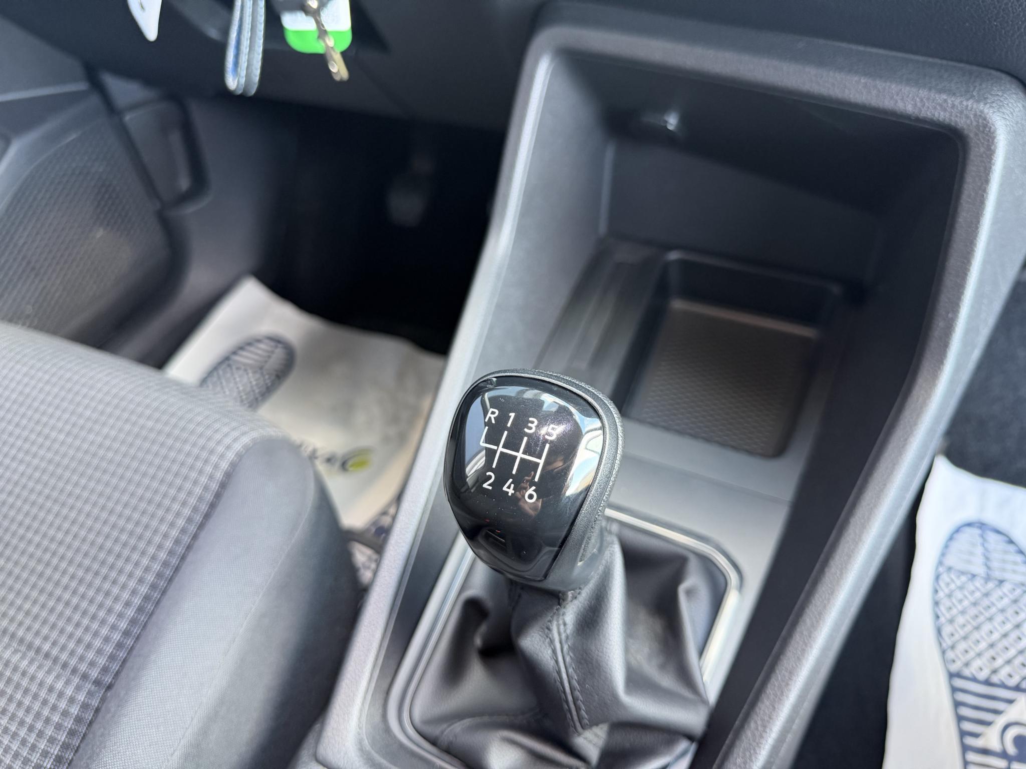 Foto van Volkswagen Caddy Modified Partition Wall