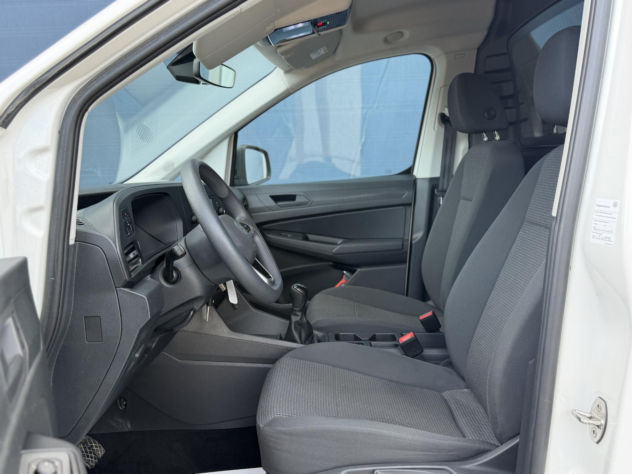 Foto van Volkswagen Caddy Modified Partition Wall