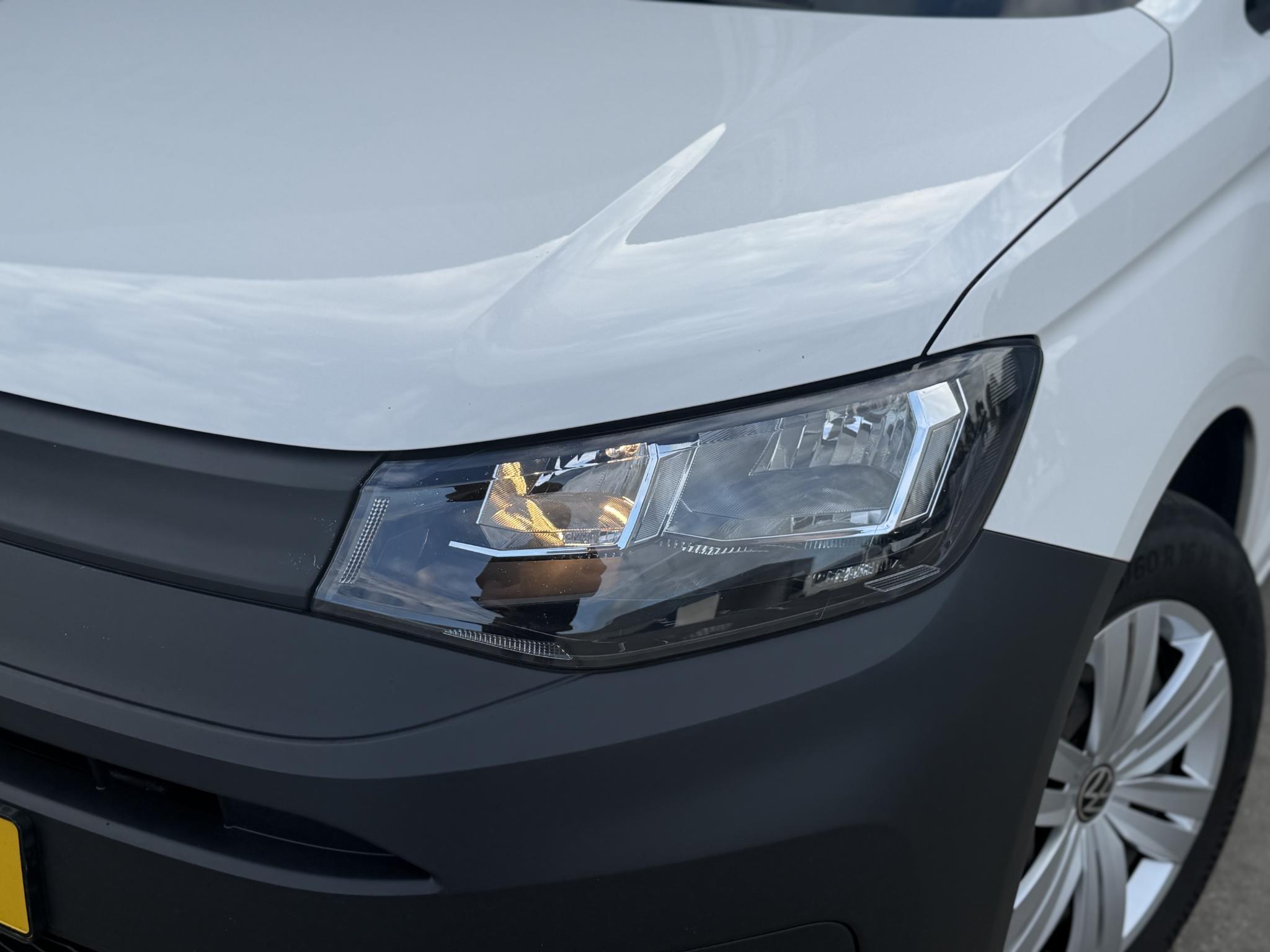 Foto van Volkswagen Caddy Modified Partition Wall