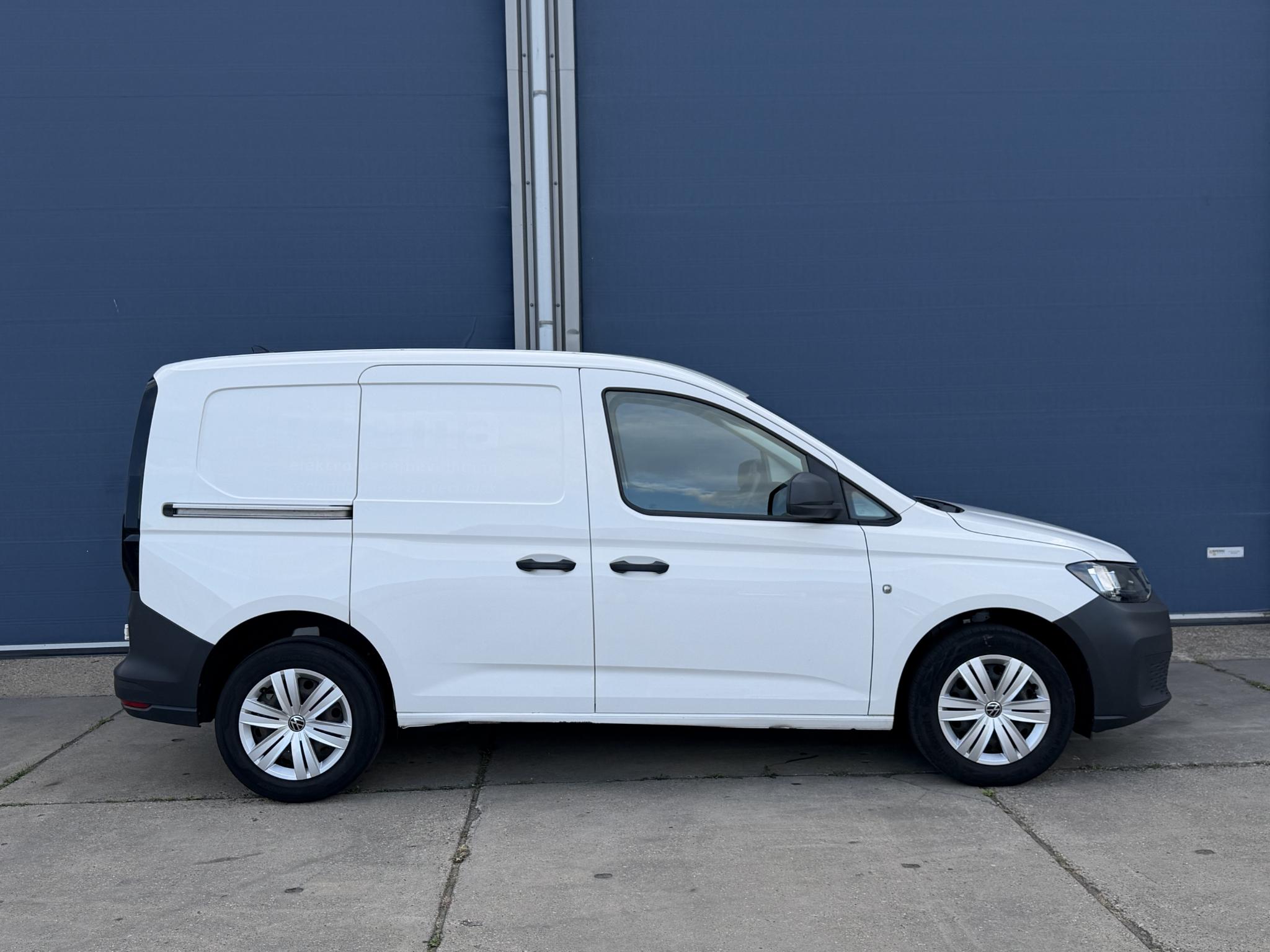 Foto van Volkswagen Caddy Modified Partition Wall