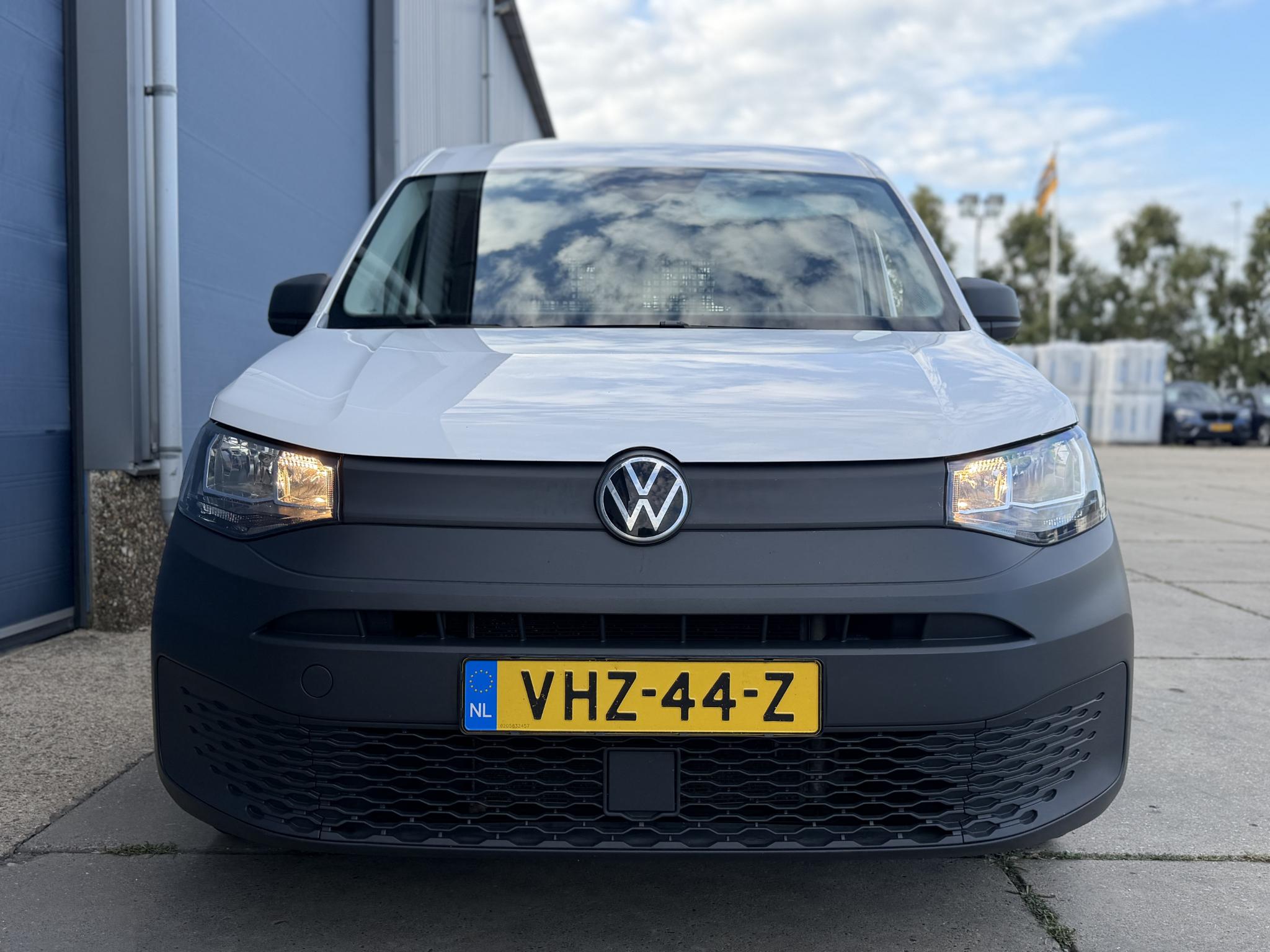 Foto van Volkswagen Caddy Modified Partition Wall