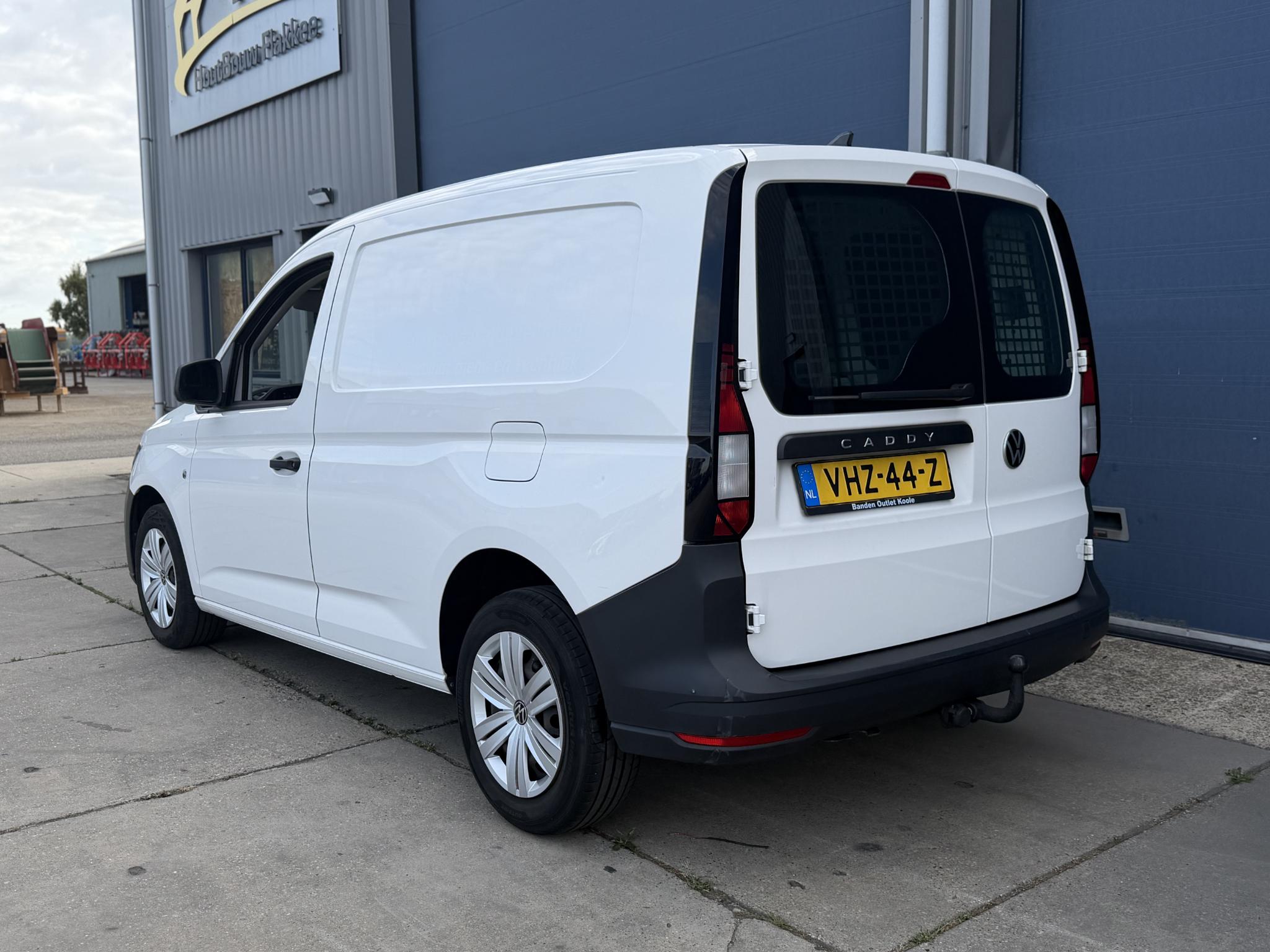Foto van Volkswagen Caddy Modified Partition Wall
