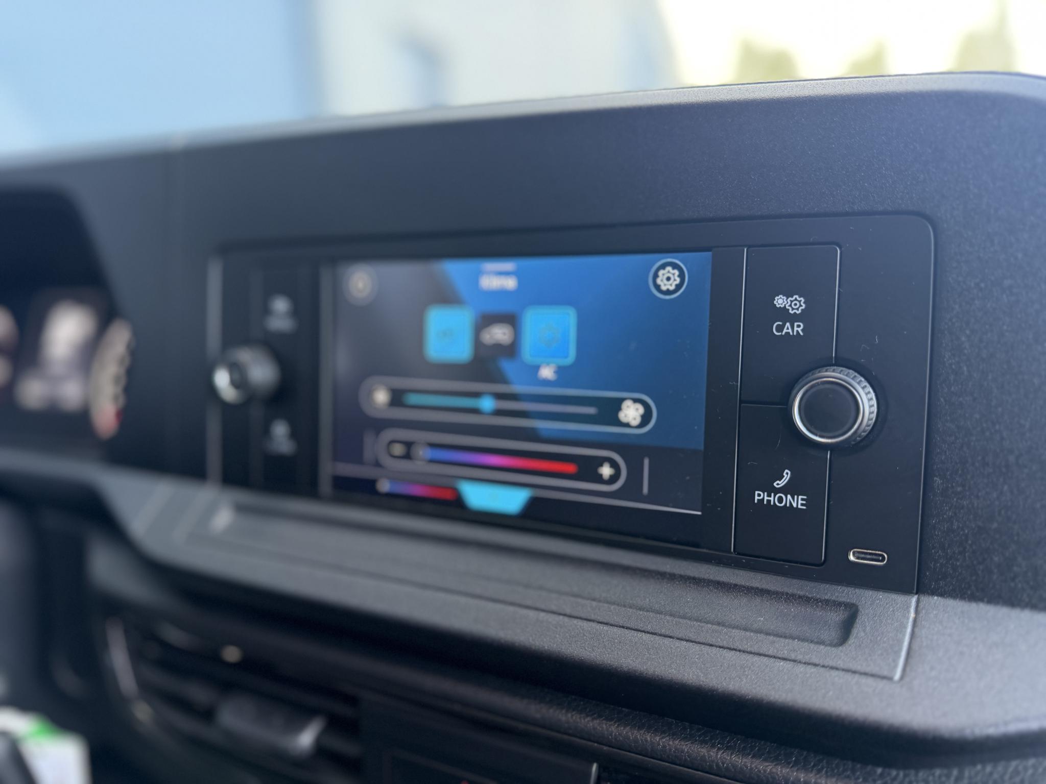 Foto van Volkswagen Caddy Modified Partition Wall