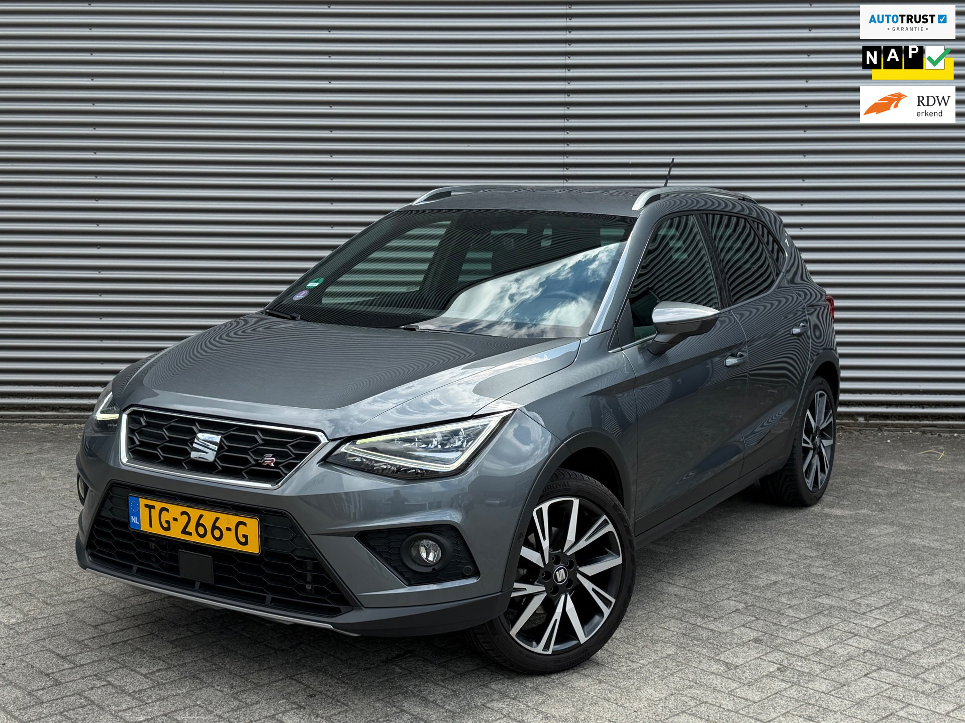 Seat Arona 1.5 TSI FR Business l CAM l Keyless l Leder l 150 PK l NAP 2018 - voorkant