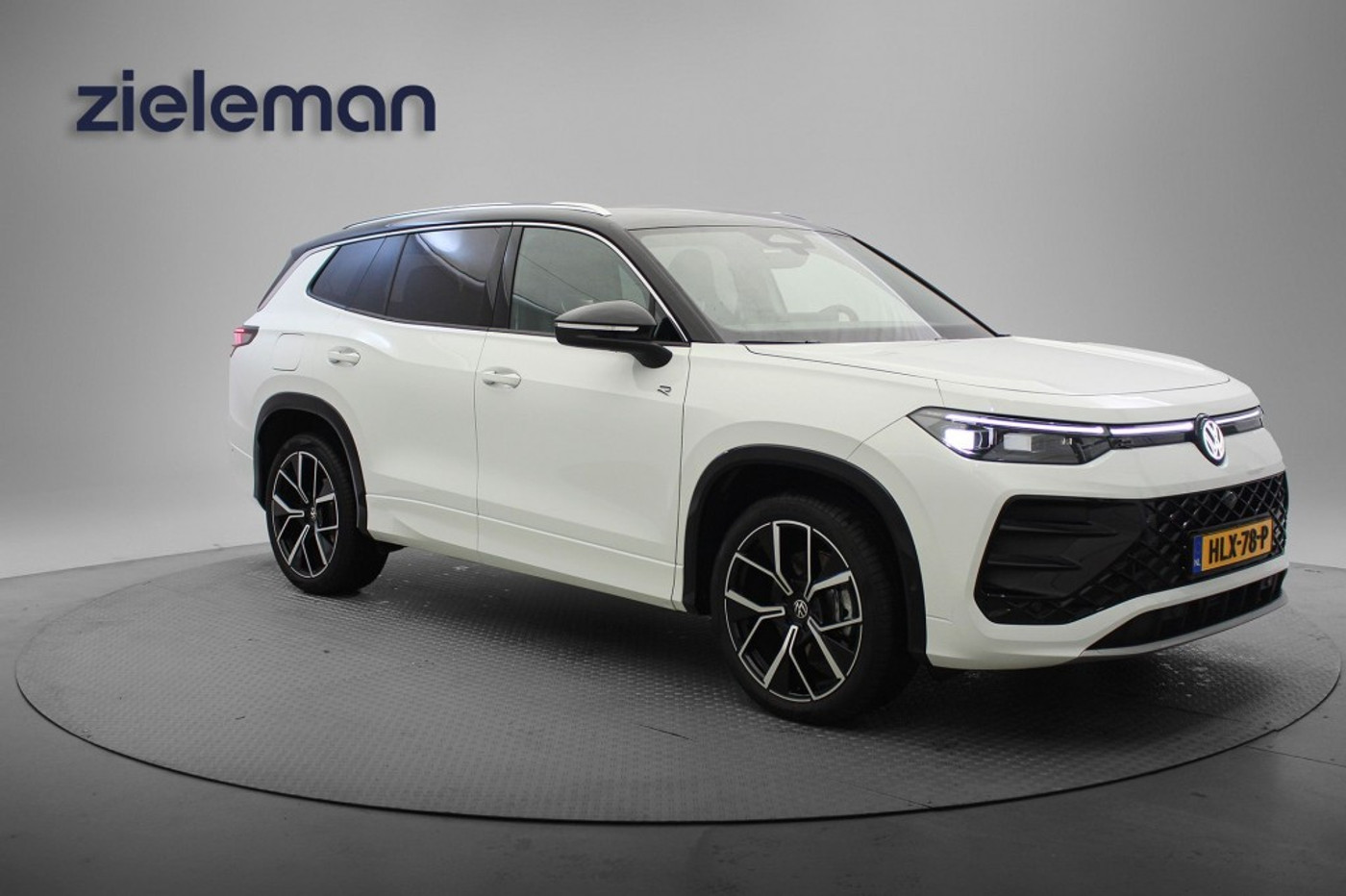 Volkswagen Tayron 1.5 eTSI R-Line Edition 7 Persoons Automaat - Carplay, Camera, Stoelverw. 2025 - voorkant