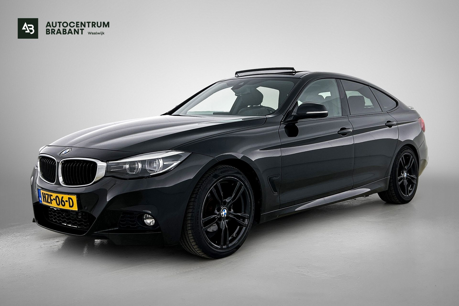BMW 320i xDrive 320i xDrive High Executive M-pakket (Goed OndH, Panorama, Camera, StoelV, Lane Assist, Addapt Cruise, Navi Prof, Etc) 2019 - voorkant