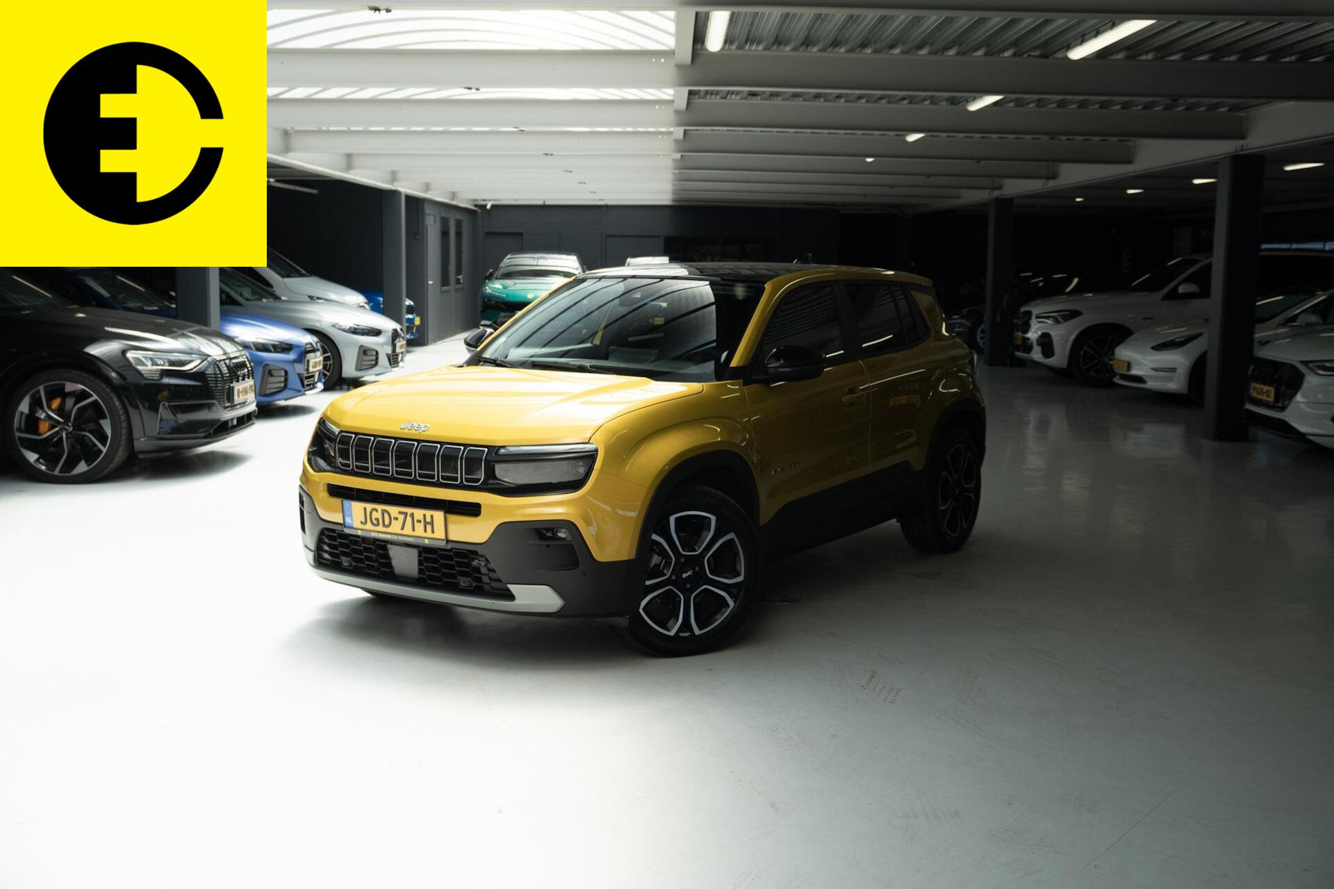 Jeep Avenger Summit 54 kWh | Pano dak | Cruise | Navi 2025 - voorkant