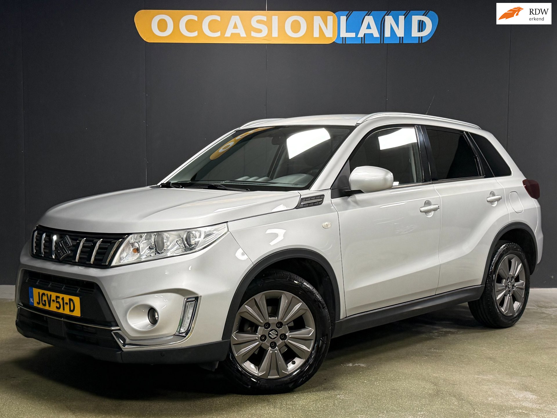 Suzuki Vitara 1.0 Boosterjet Select|AUTOMAAT|CAMERA|CRUISE|STOELV|NAVI|BLUETOOTH|17INCH| 2019 - voorkant