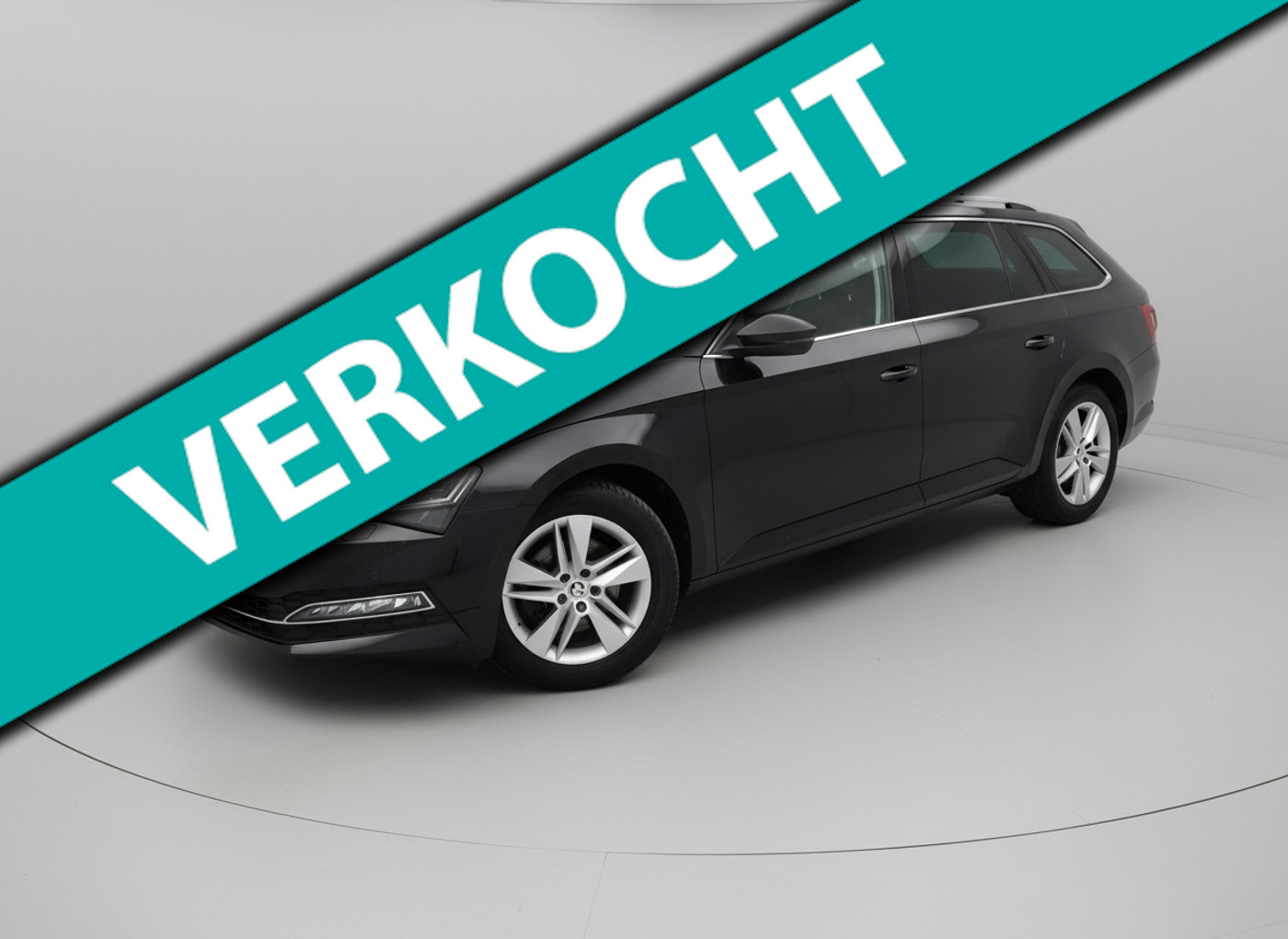 Skoda Superb Combi 1.4 TSI iV Style * Trekhaak * Stoelverwarming * Digitale teller * 2022 - voorkant
