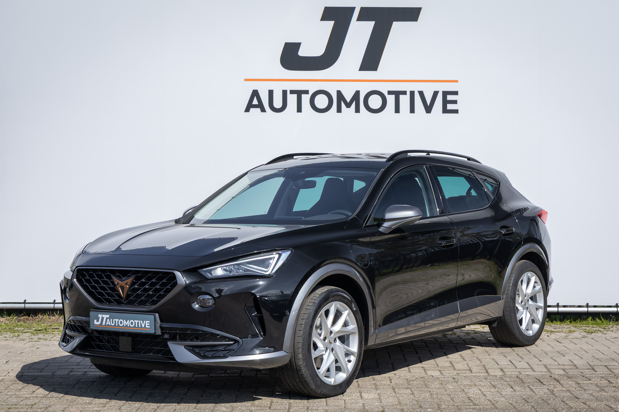 Cupra Formentor 1.4 e-Hybrid Bns Soh98% Stoelverwarming | Stuurverwarming | Camera | Pdc | Adaptive cruise control | elektrische stoelen | Carpl 2023 - voorkant