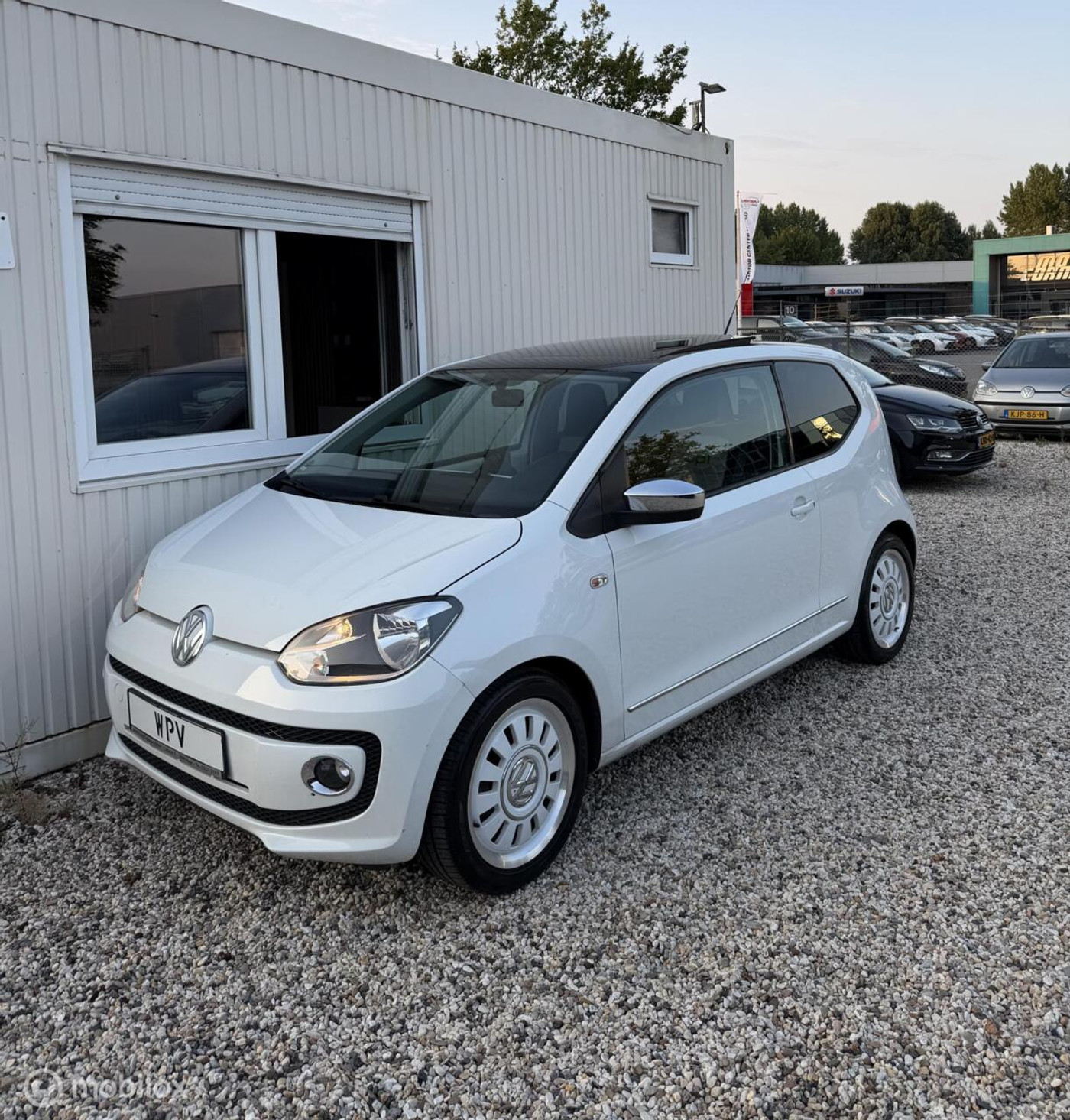 Volkswagen Up 1.0 White up! Highline Pano Navigatie Airco 2012 - voorkant