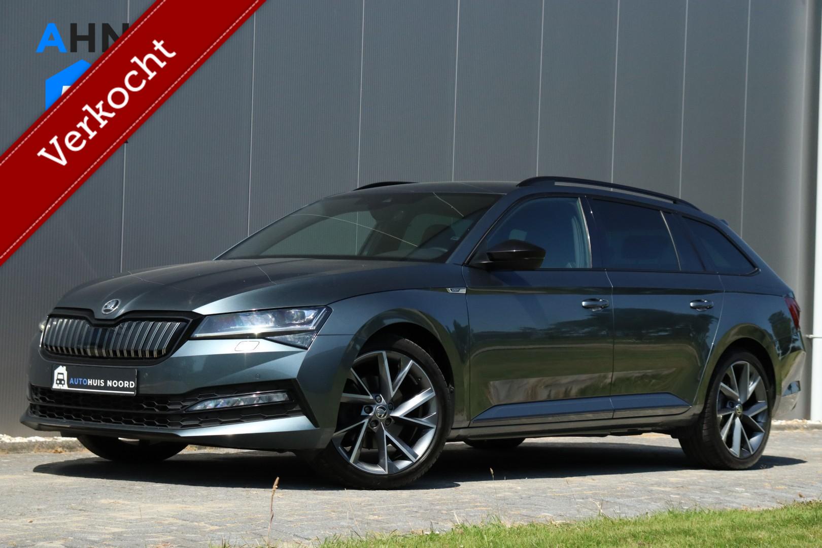 Skoda Superb Combi iV / 218 PK / DSG / Vol Opties! / Sportline / Black Edition / Virtual Cockpit / Camera / ACC  / Trekhaak / 19"! 2020 - voorkant