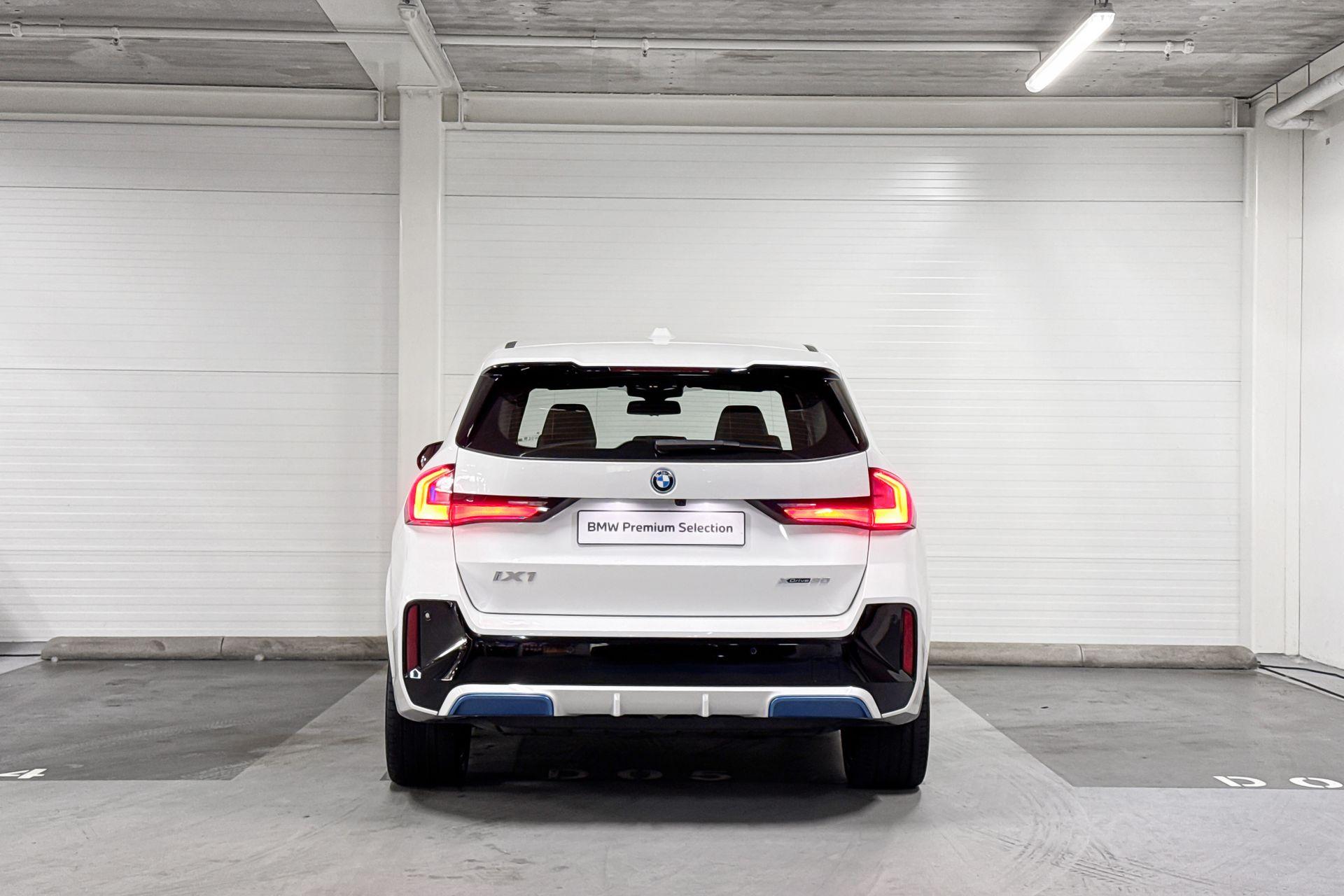 Foto van BMW Ix1