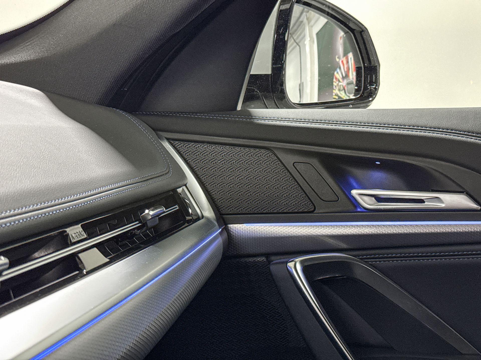Foto van BMW Ix1