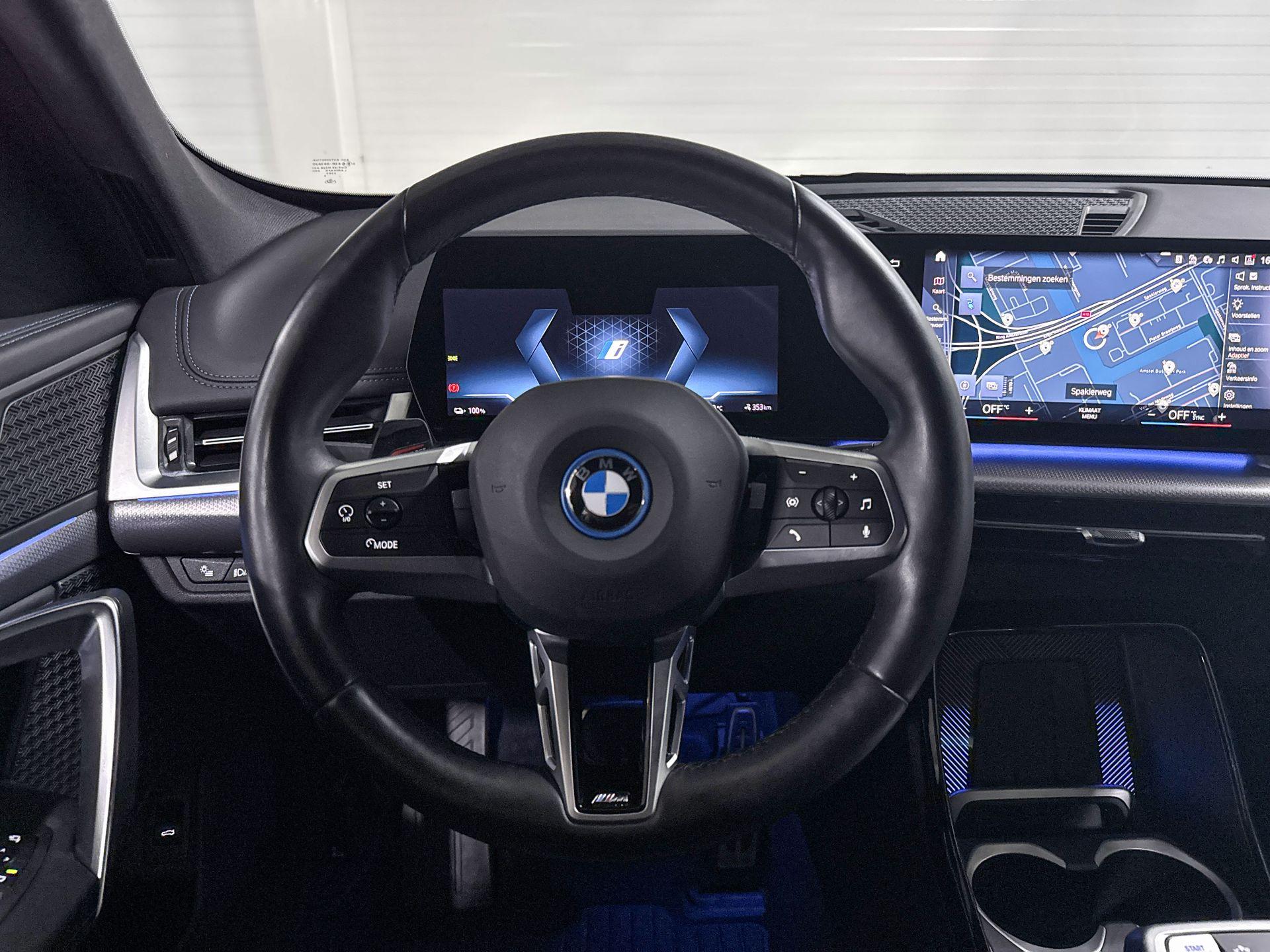 Foto van BMW Ix1