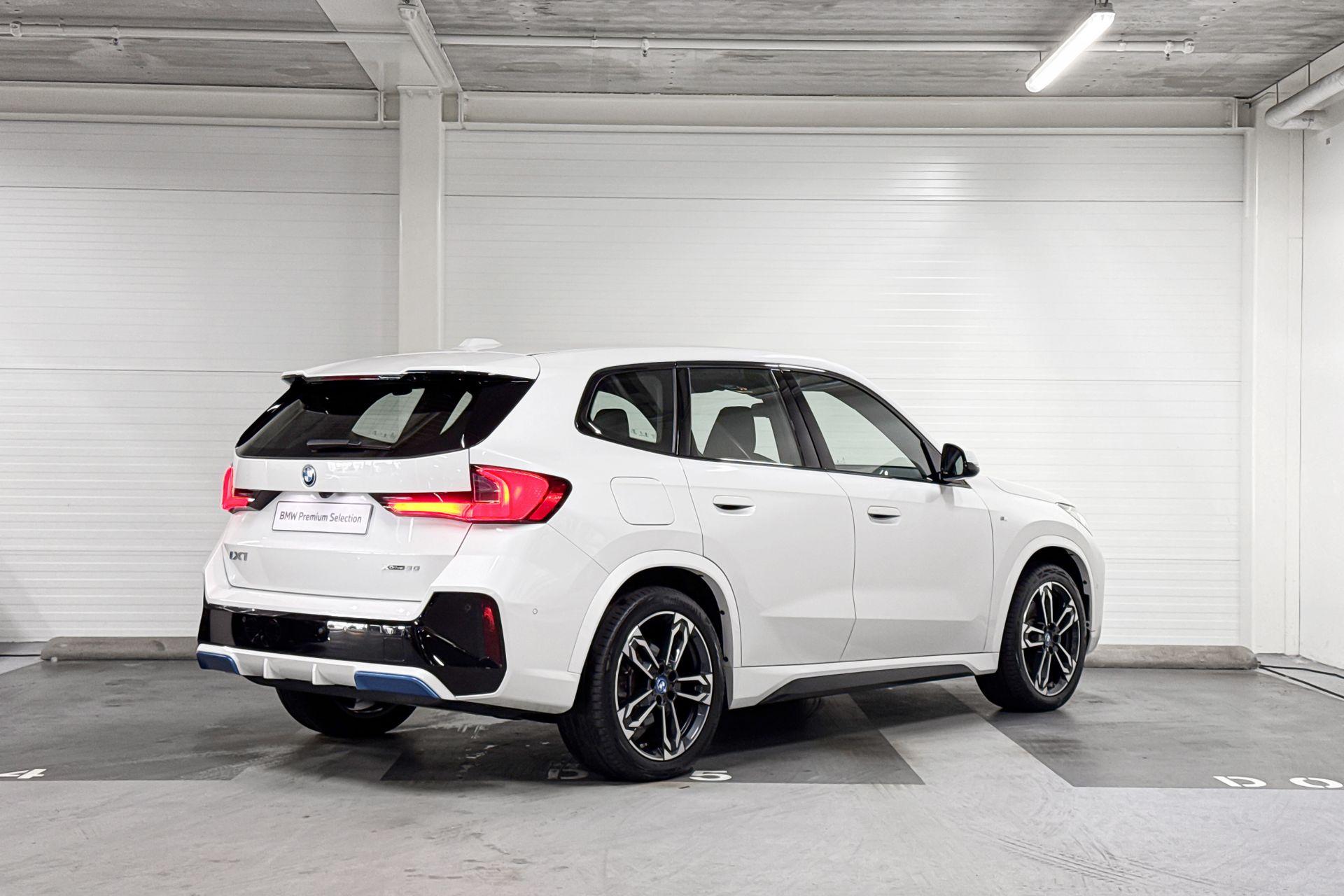 Foto van BMW Ix1