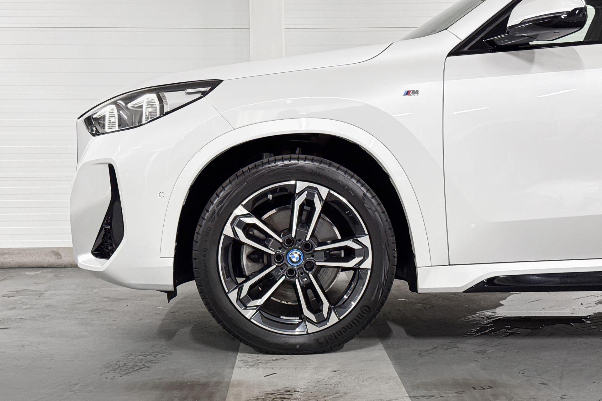 Foto van BMW Ix1